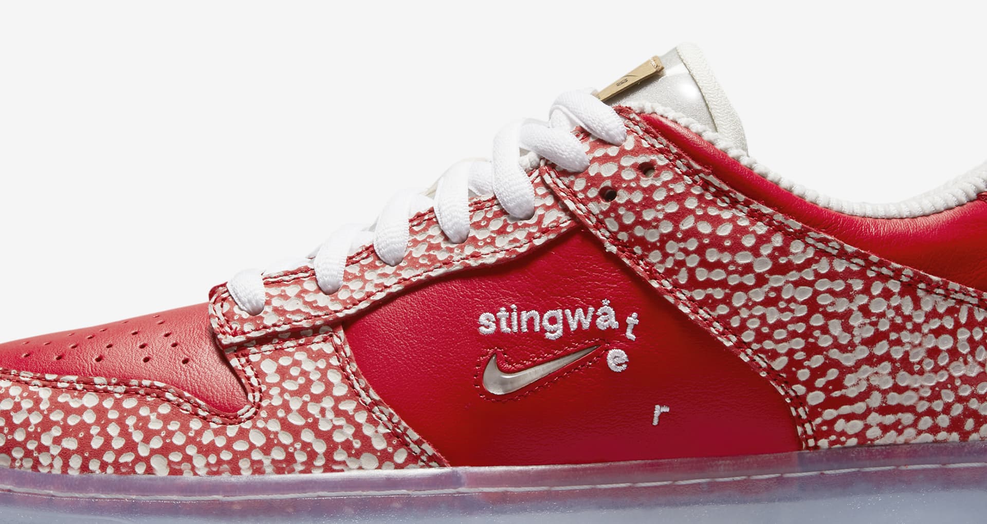 sb dunk low x stingwater