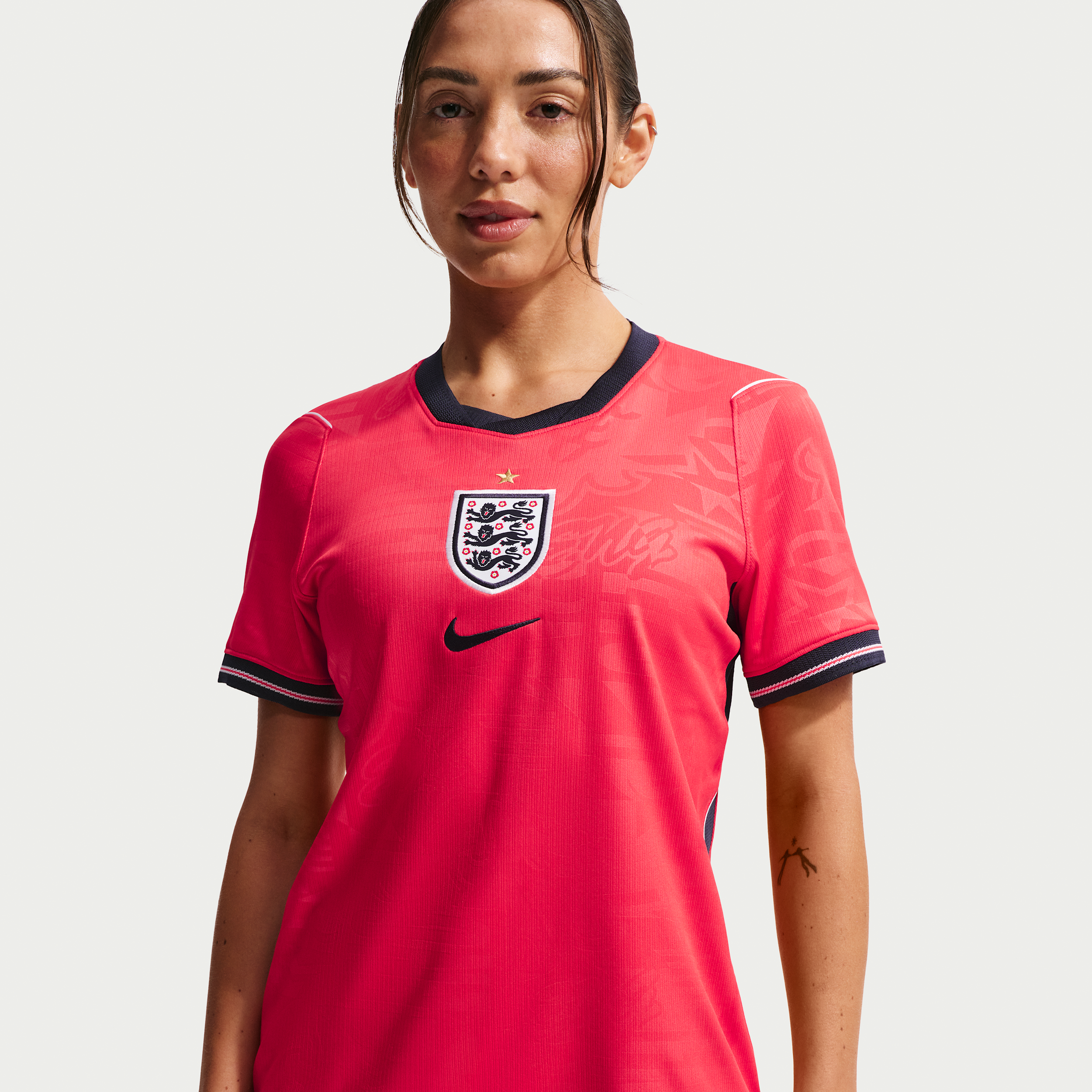 Camisola de futebol Nike Dri-FIT do equipamento alternativo Stadium Seleção Inglesa 2026 para mulher - Vermelho