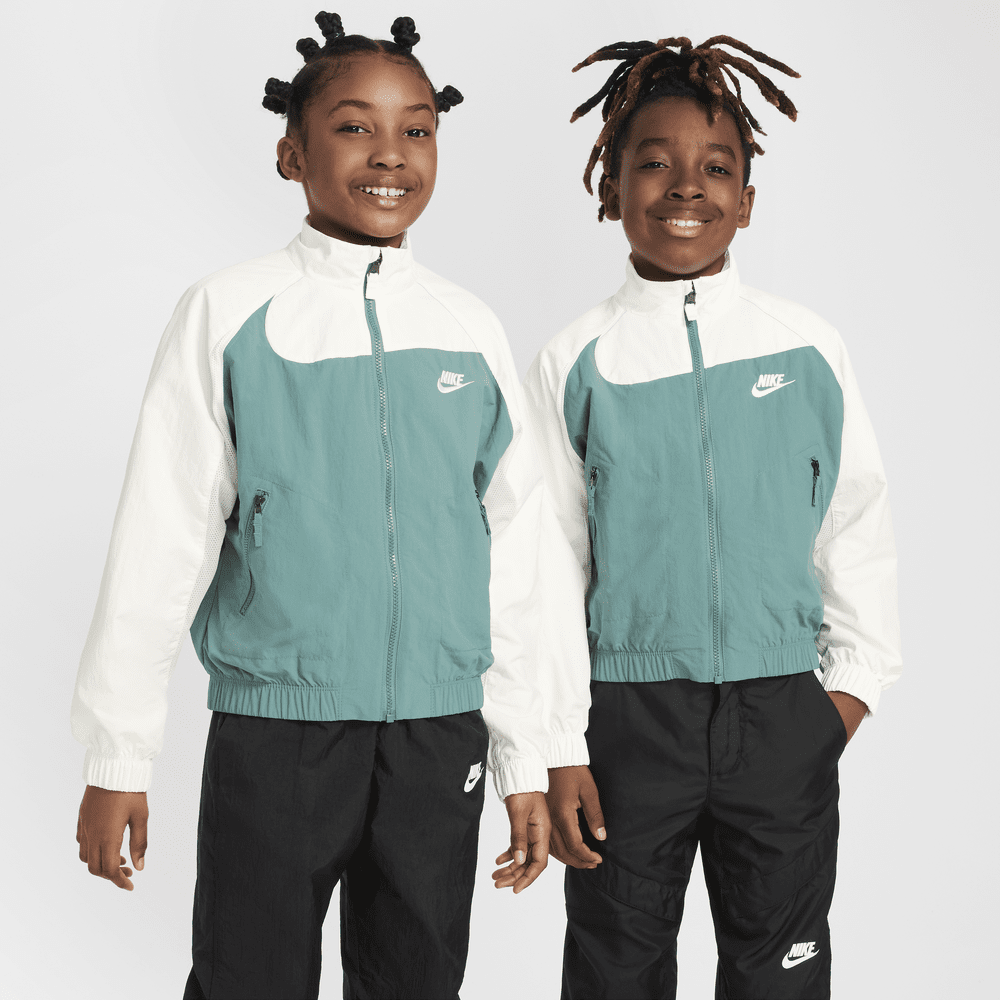 Nike Sportswear Amplify Older Kids' Woven Full-Zip Jacket