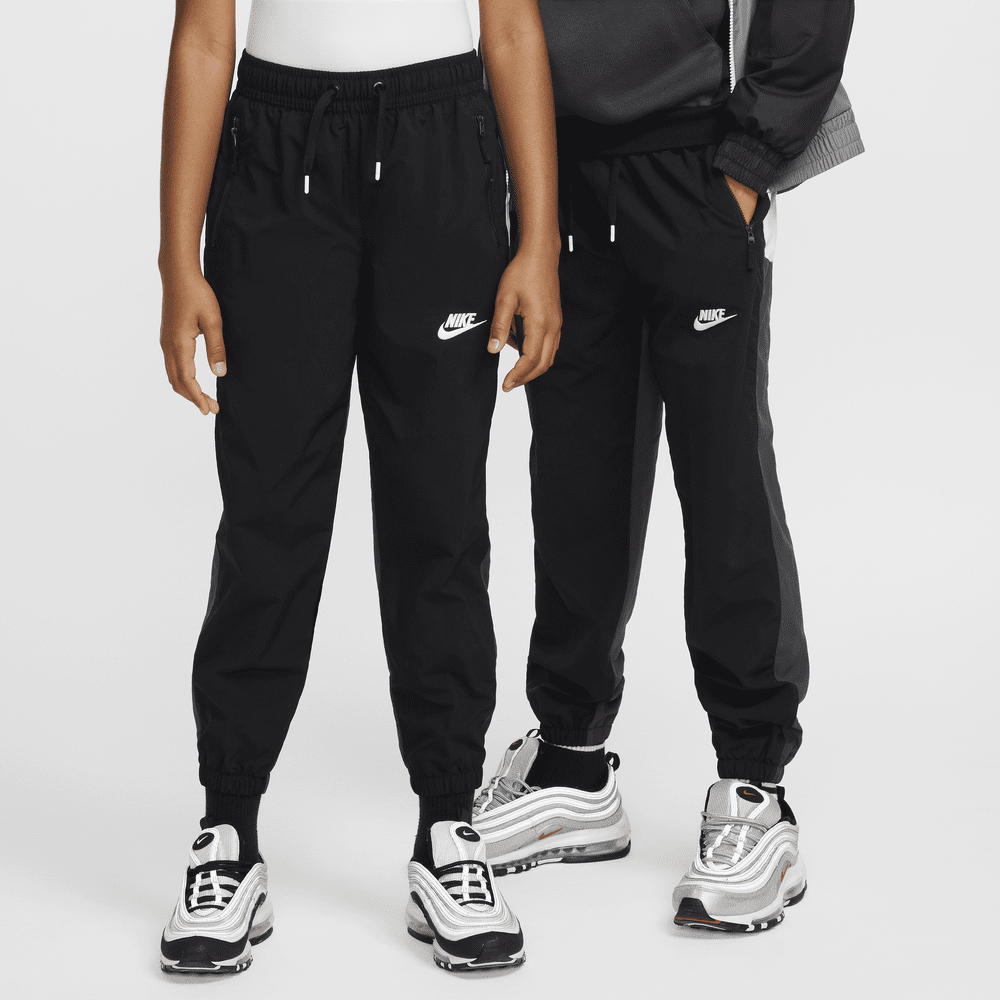 Nike Sportswear Amplify Older Kids' Woven Joggers