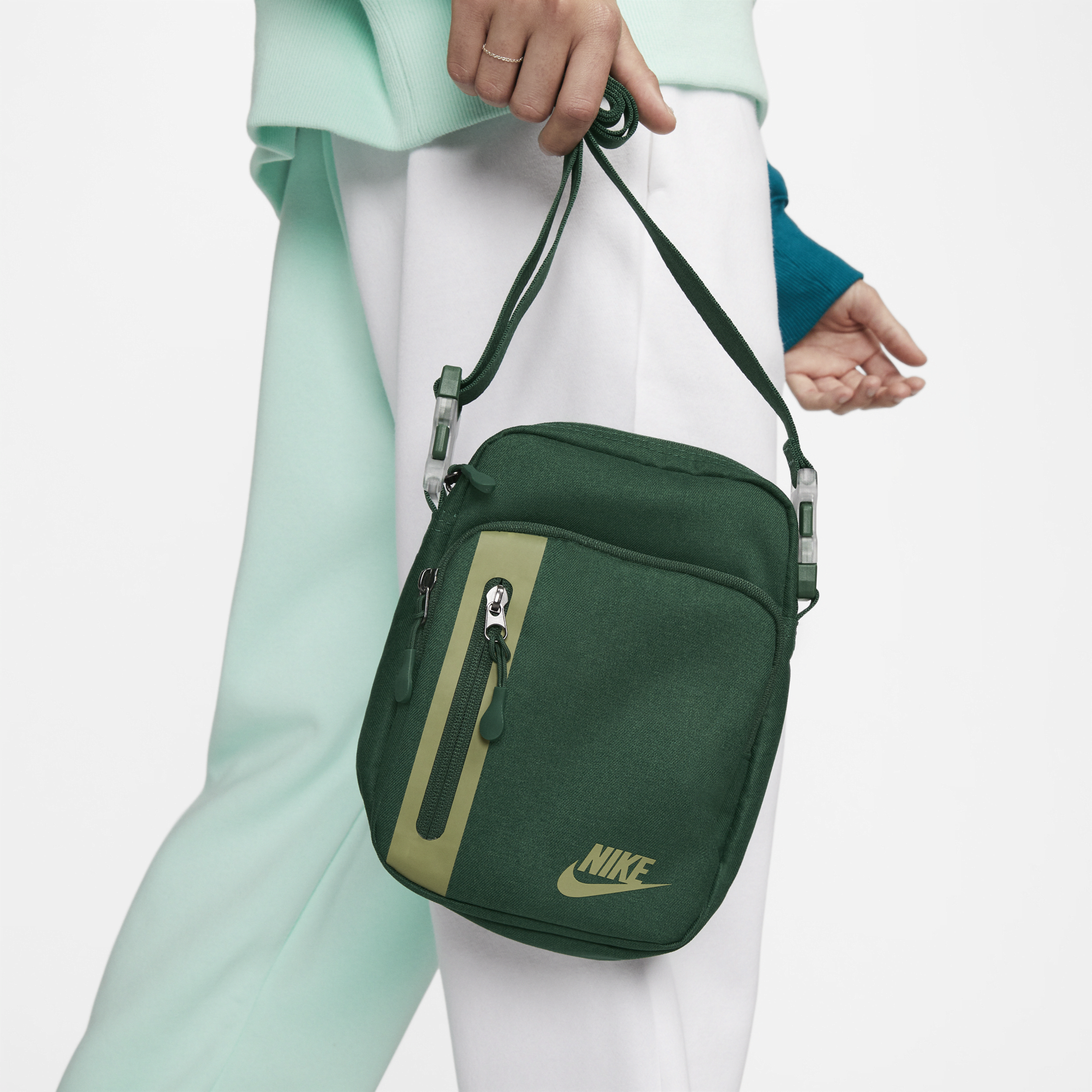 Nike Unisex Elemental Premium Crossbody Bag (4l) In Green