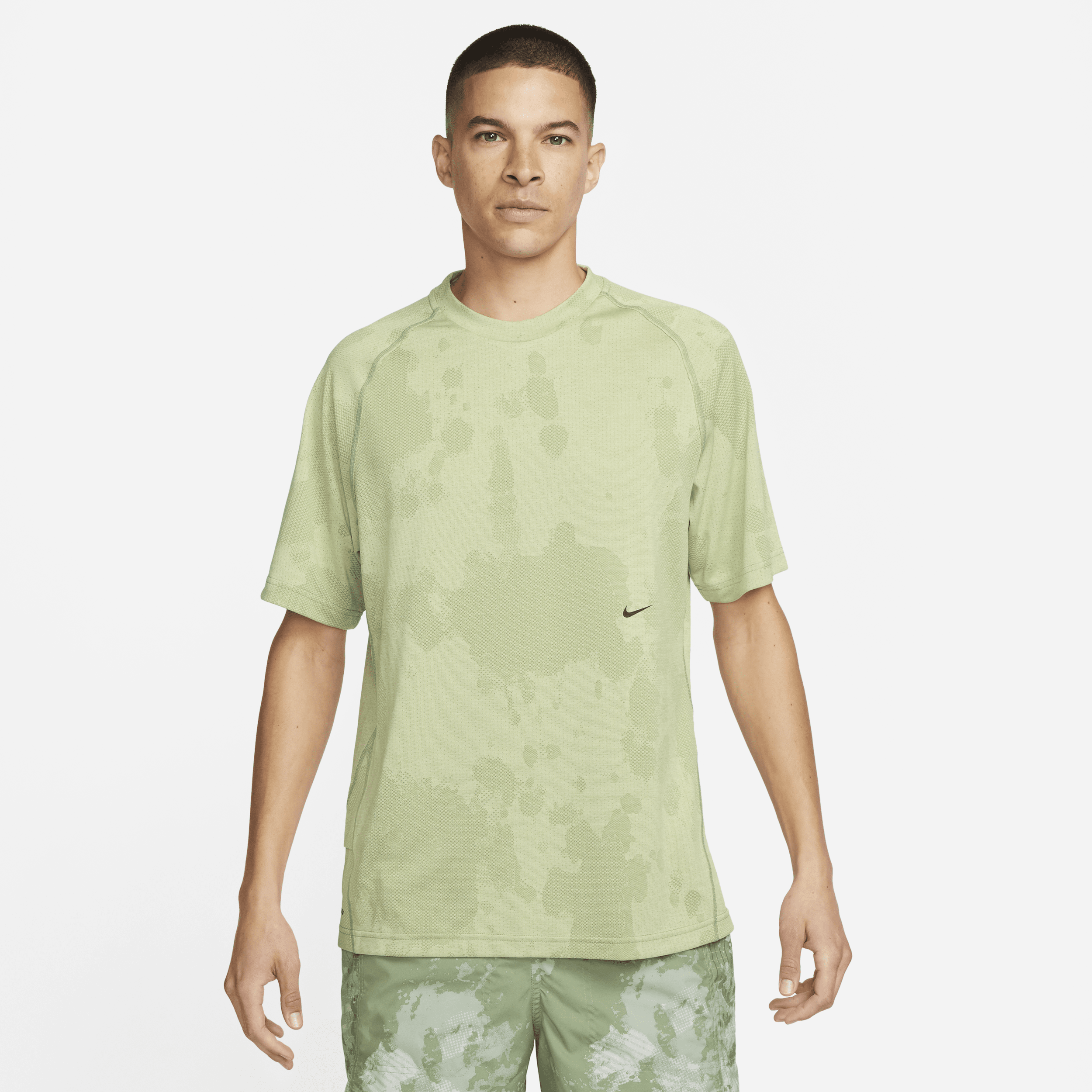 Nike Men's Dri-fit Adv A.p.s. Engineered Short-sleeve Fitness Top In Green