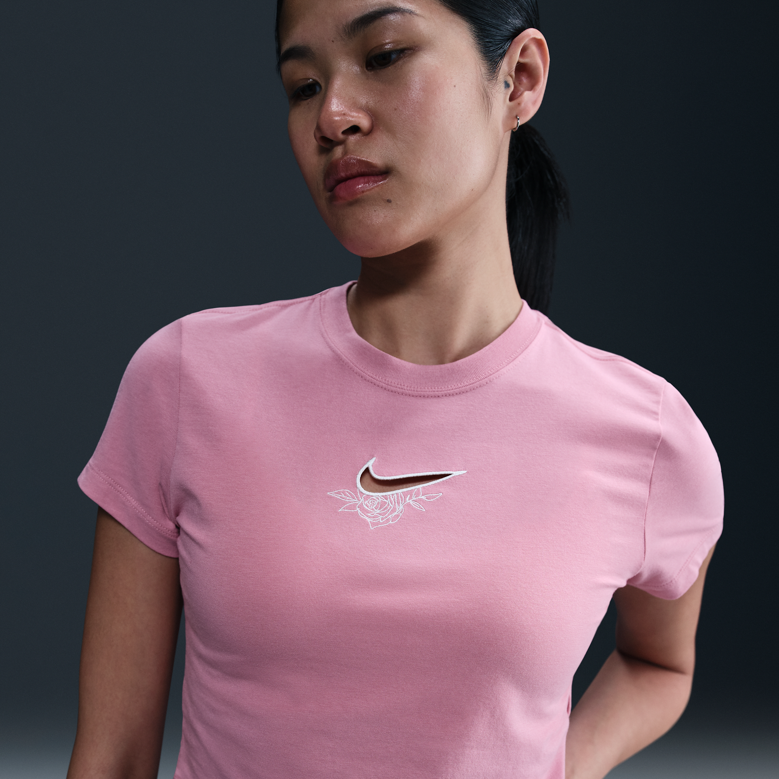 NIKE WOMEN'S  SPORTSWEAR CHILL KNIT SLIM CROPPED T-SHIRT