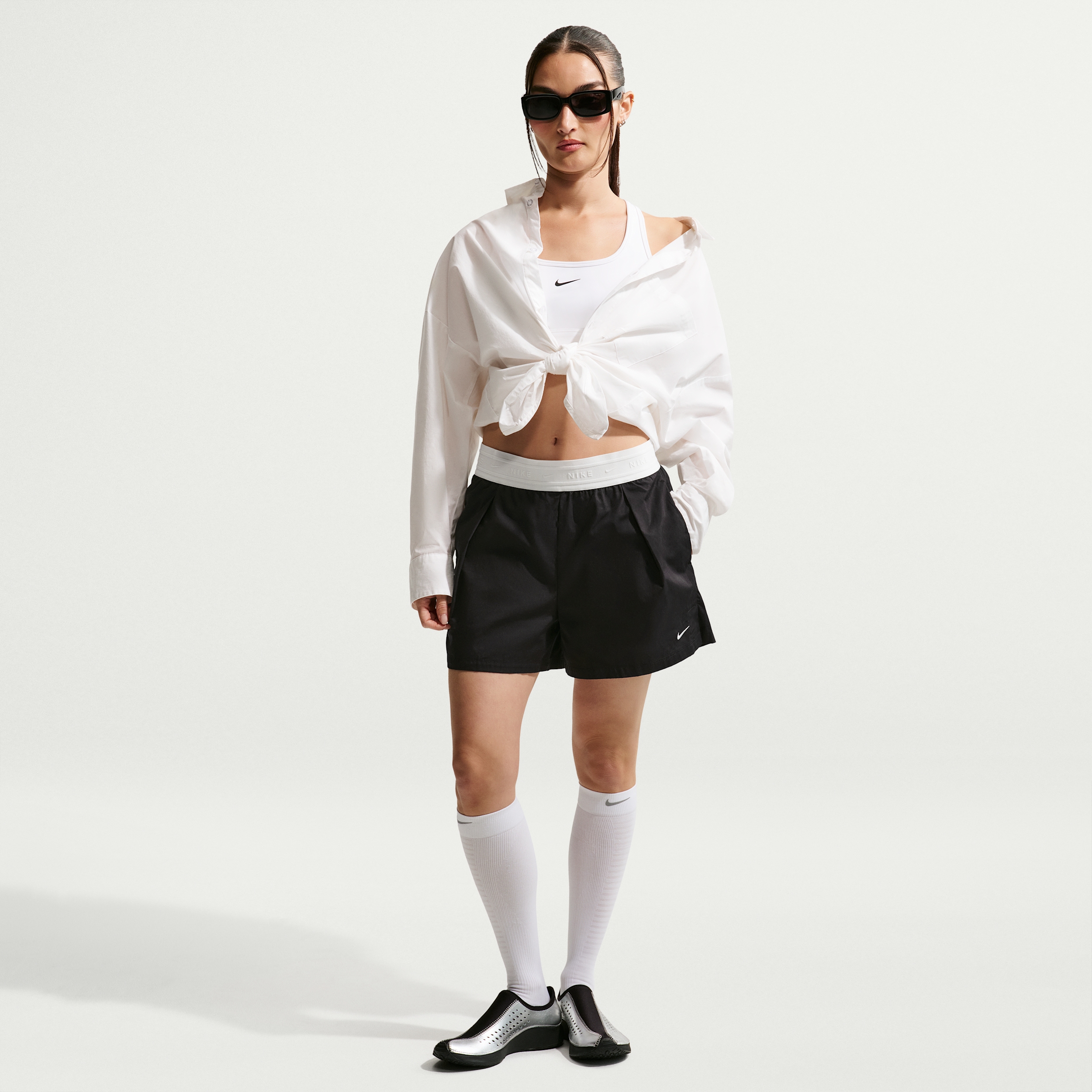 Women's Nike Sportswear Chill Poplin Loose Mid-Rise Shorts in Black | II4438-010