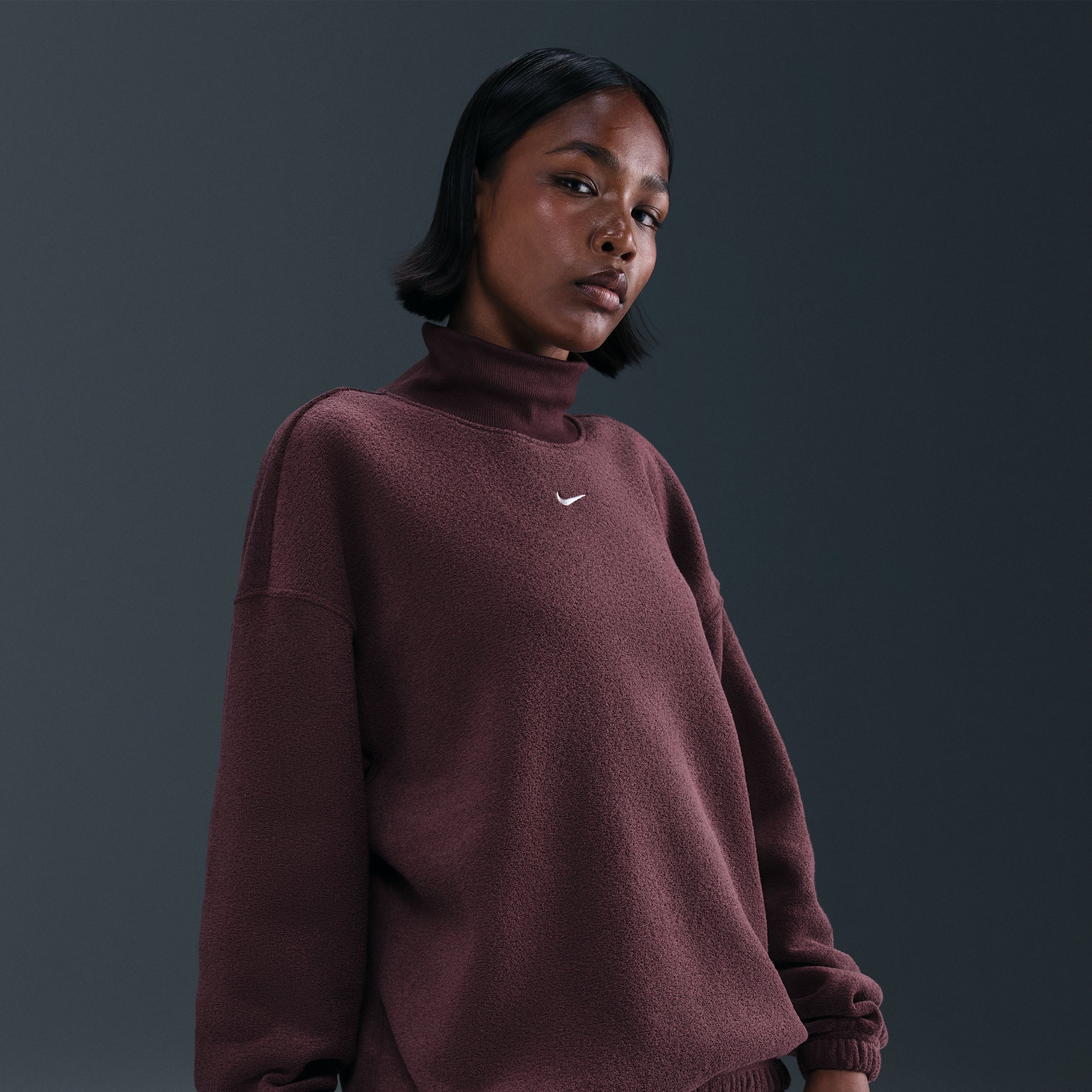 Nike Women's  Sportswear Phoenix Plush Cozy Fleece Oversized Mock-neck Top In Red