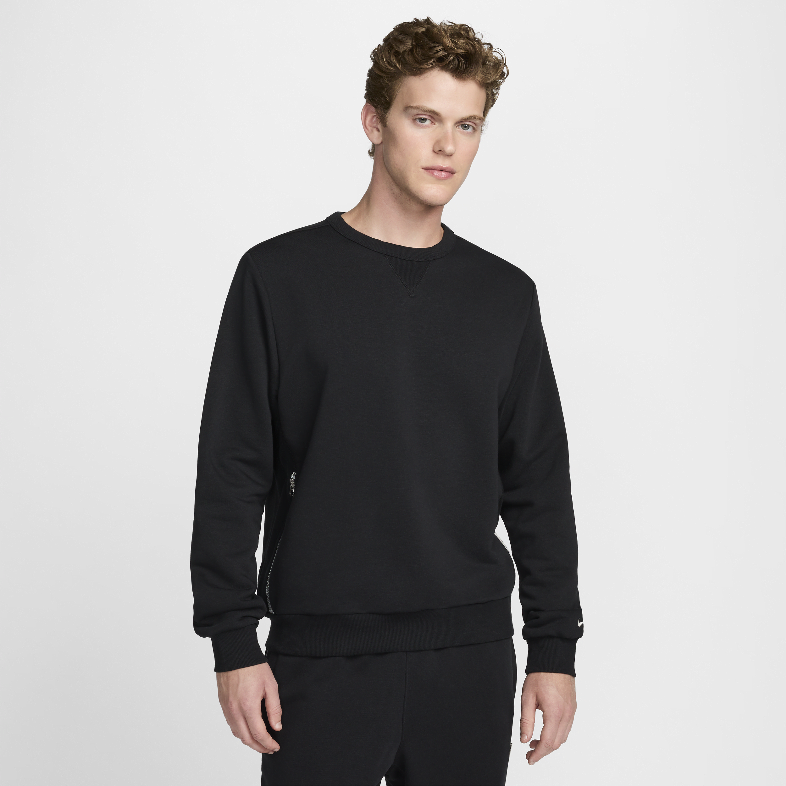Nike Men's Standard Issue Dri-fit Basketball Crew-neck Sweatshirt In Black