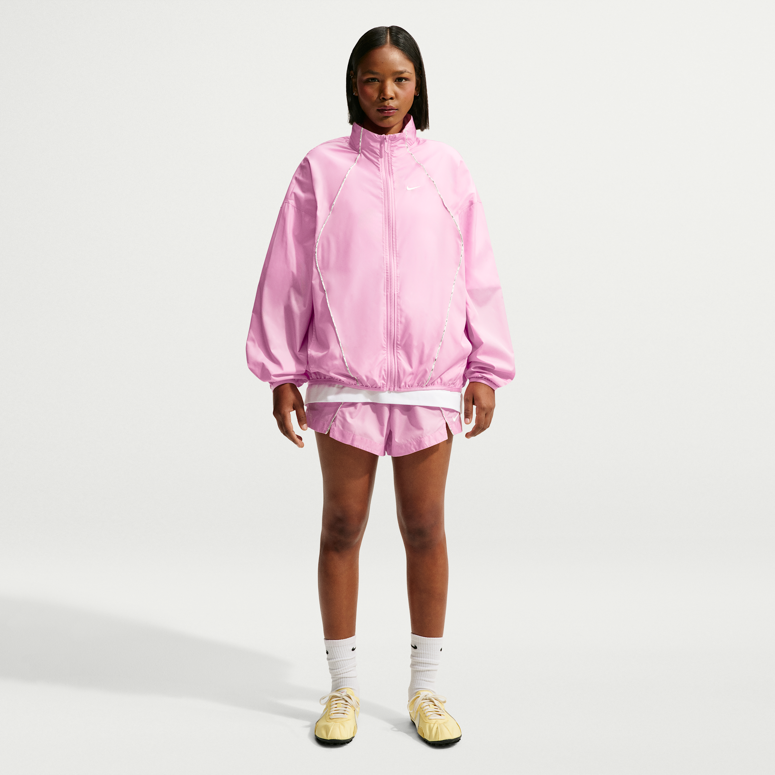 Women's Nike Sportswear Loose Mid-Rise Repel Woven Shorts in Pink | IQ3871-621