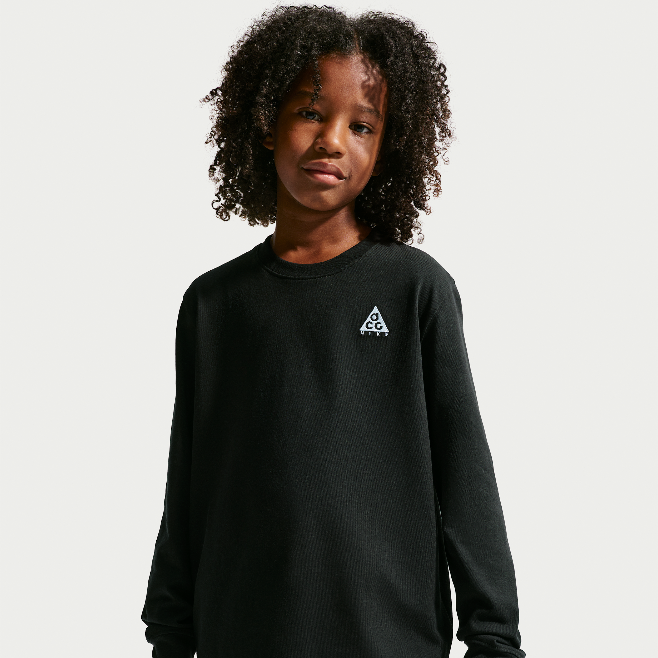Nike ACG Big Kids' Long-Sleeve Jersey T-Shirt in Black | 9WCA22-023