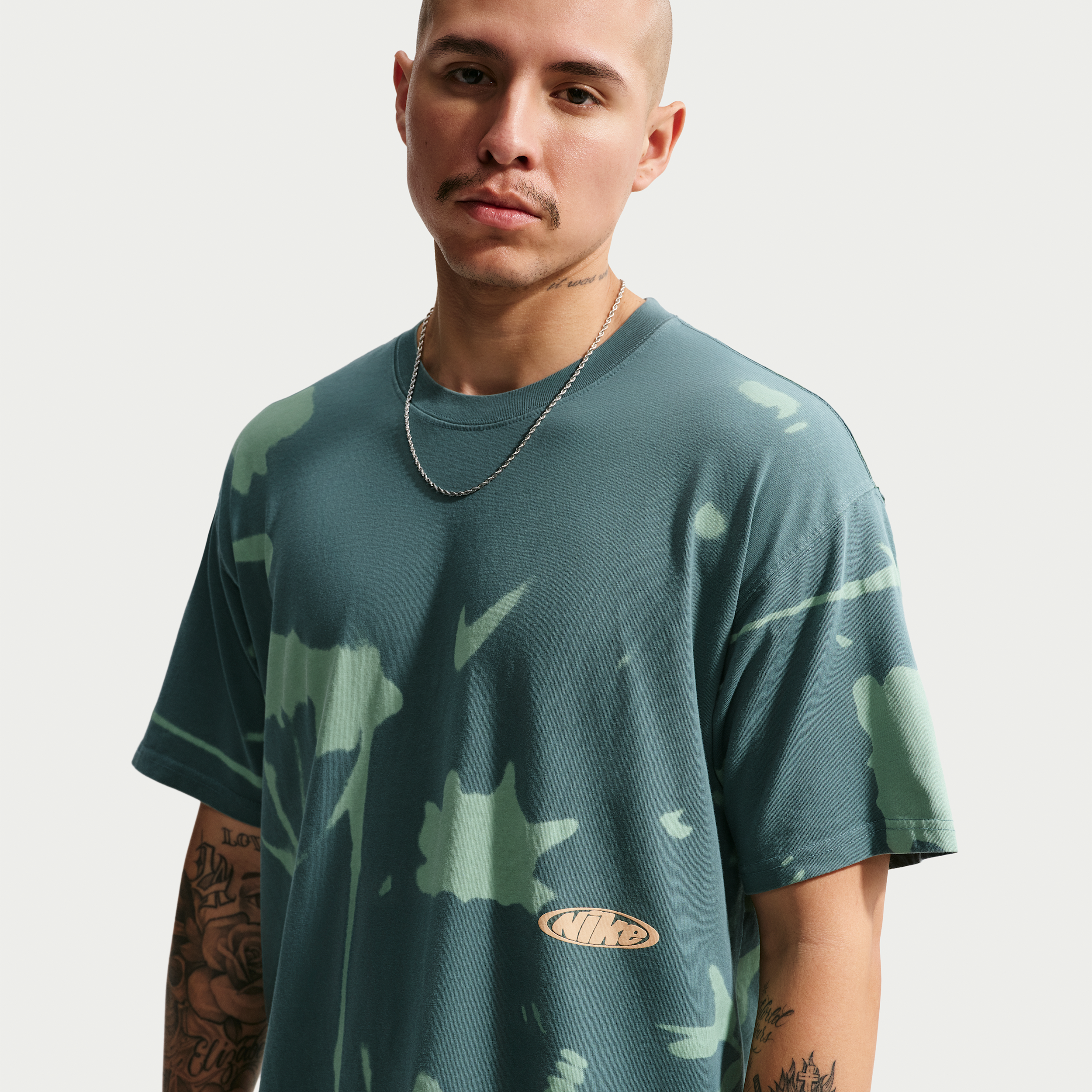Men's Nike Sportswear T-Shirt in Grey | II3732-382