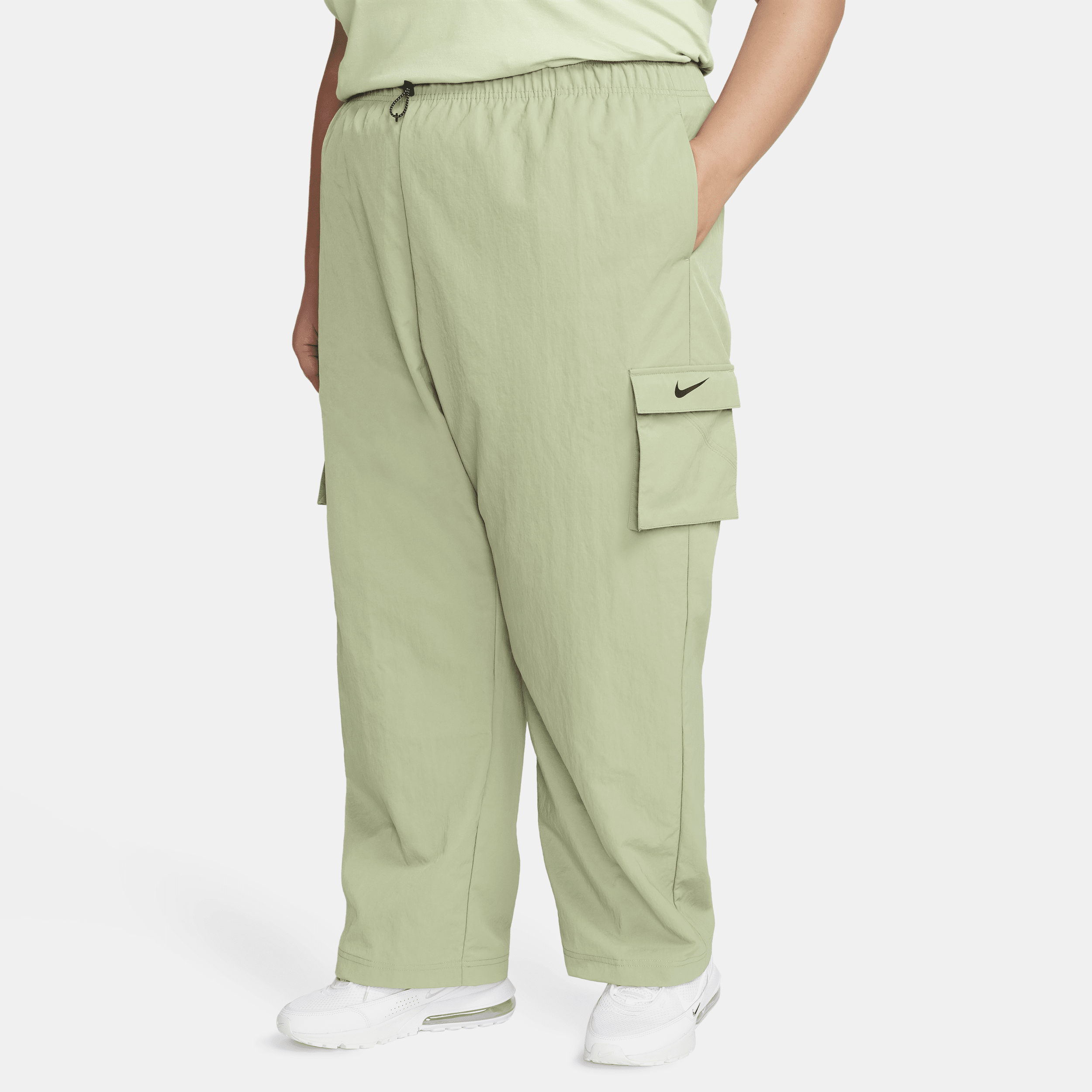 Nike Women's  Sportswear Essential High-waisted Woven Cargo Pants (plus Size) In Green