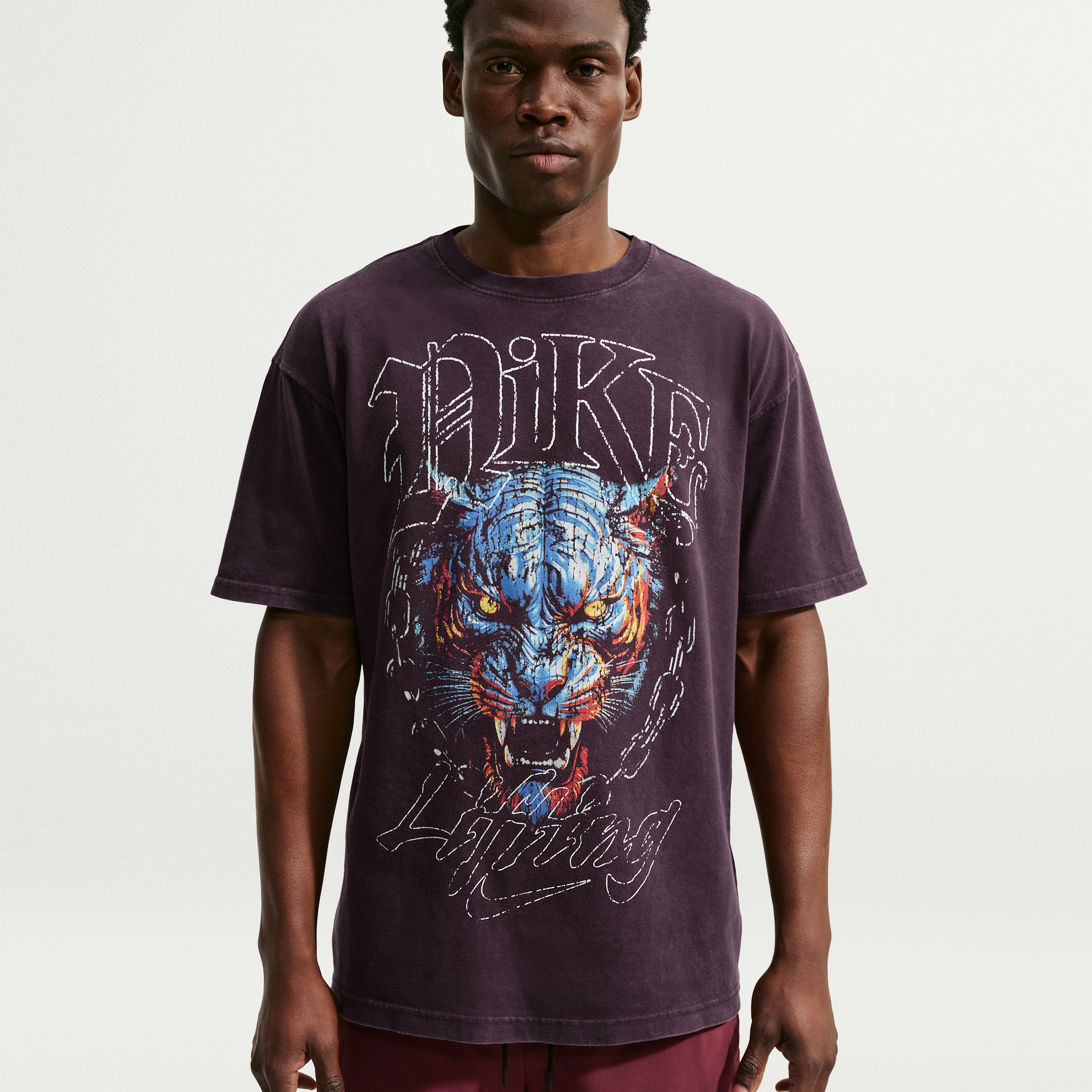 Nike Men's Lifting Tiger Graphic T-Shirt, Medium, Burgundy Ash