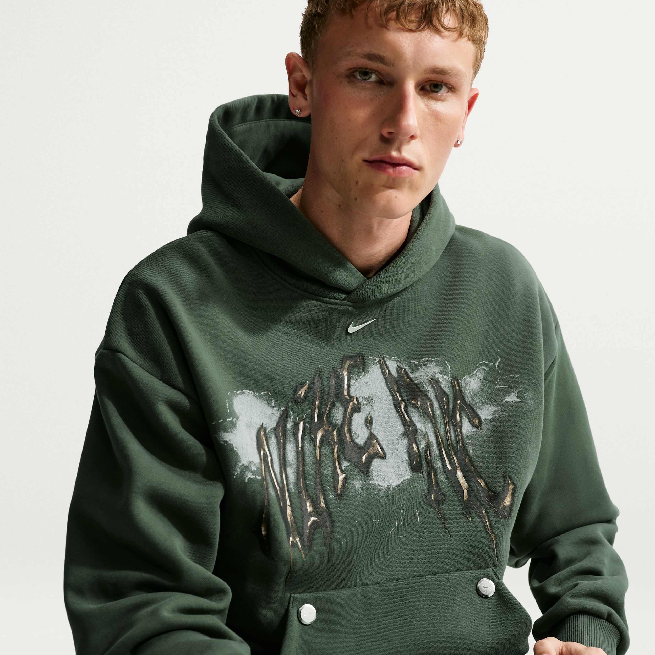 Nike Men's Solo Fleece Pullover Hoodie in Green | IZ3202-303