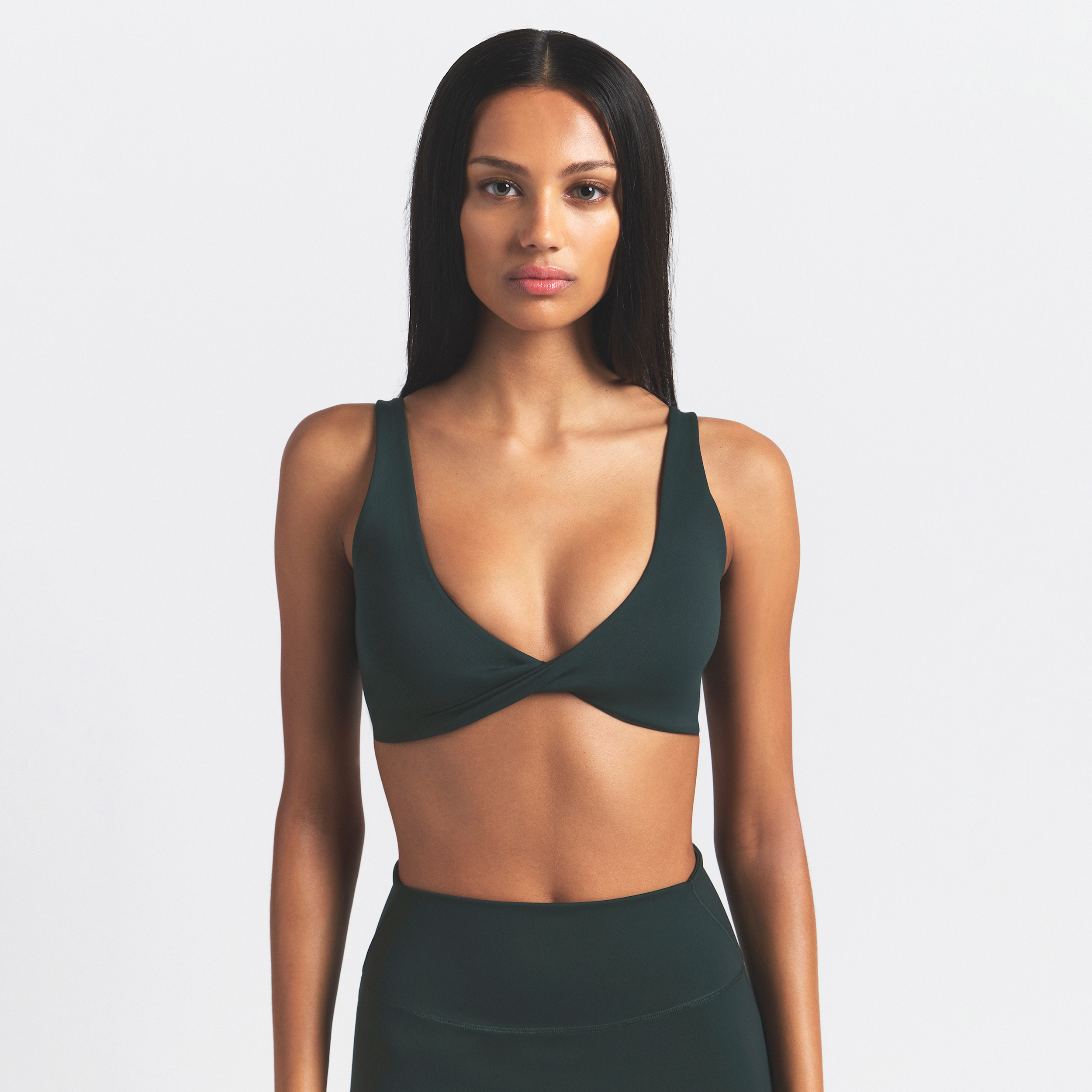 Nike Women's Skims Matte Twist-front Bra In Green