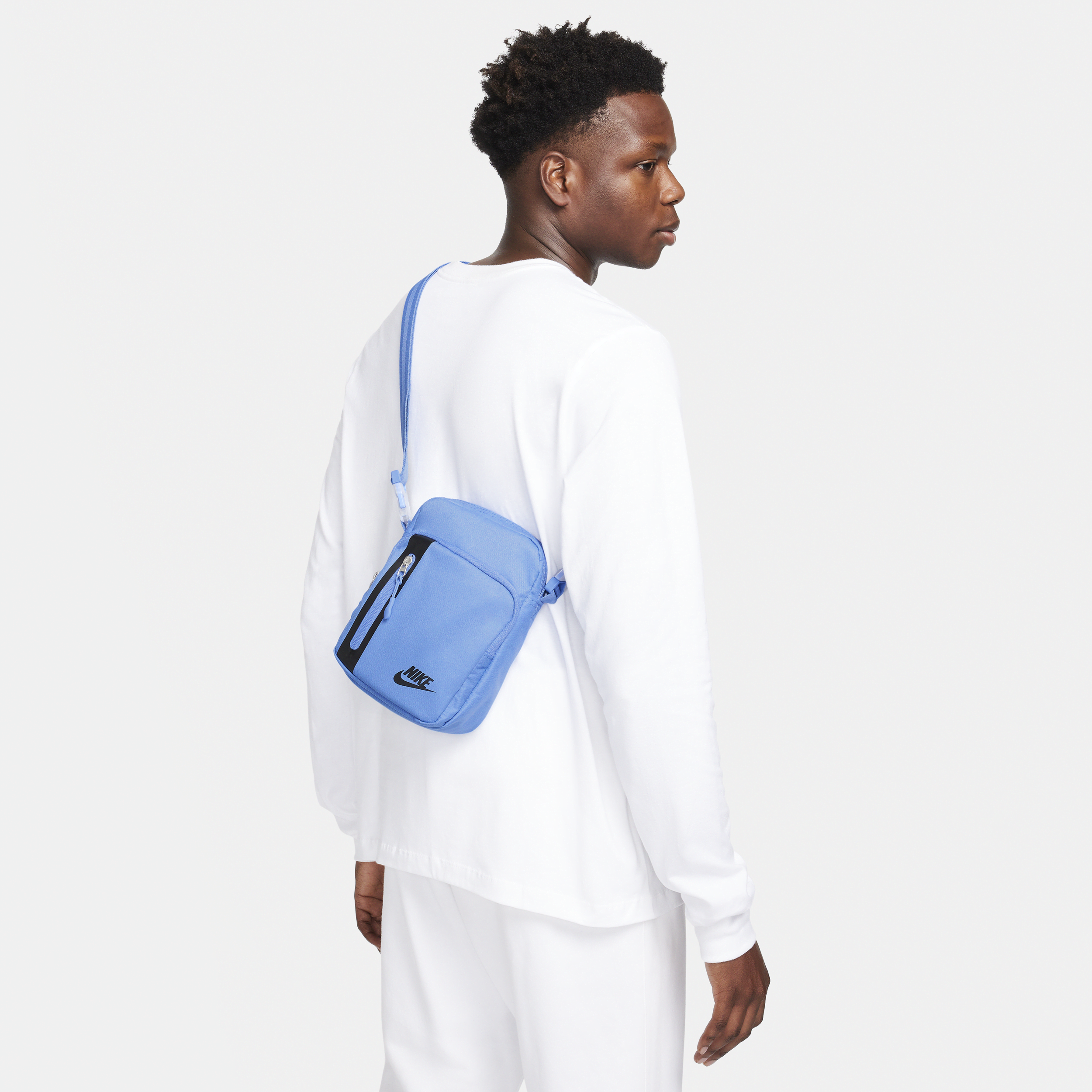 Nike Unisex Elemental Premium Crossbody Bag (4l) In Blue