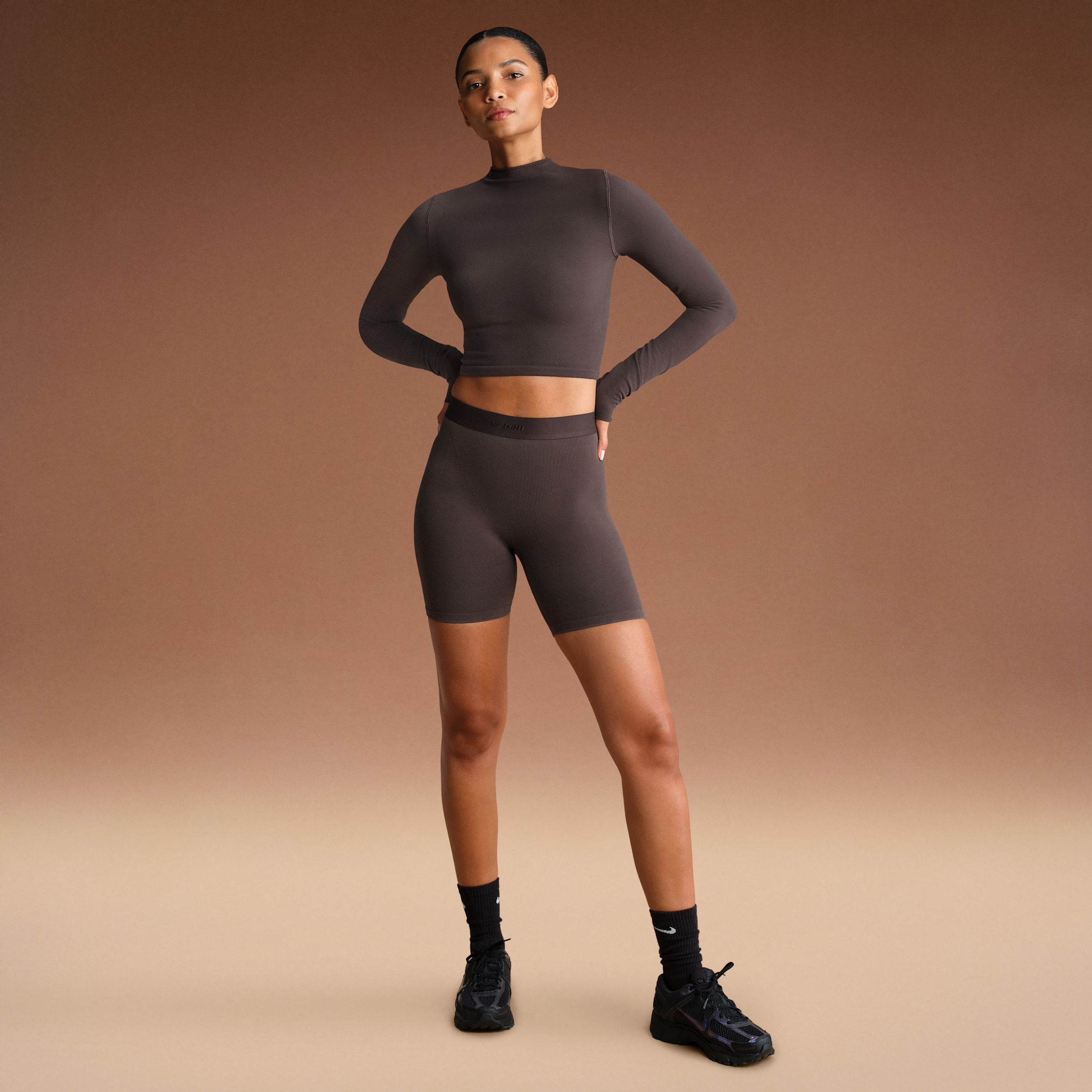 Nike Women'sskims Vintage Seamless 5" Shorts In Brown