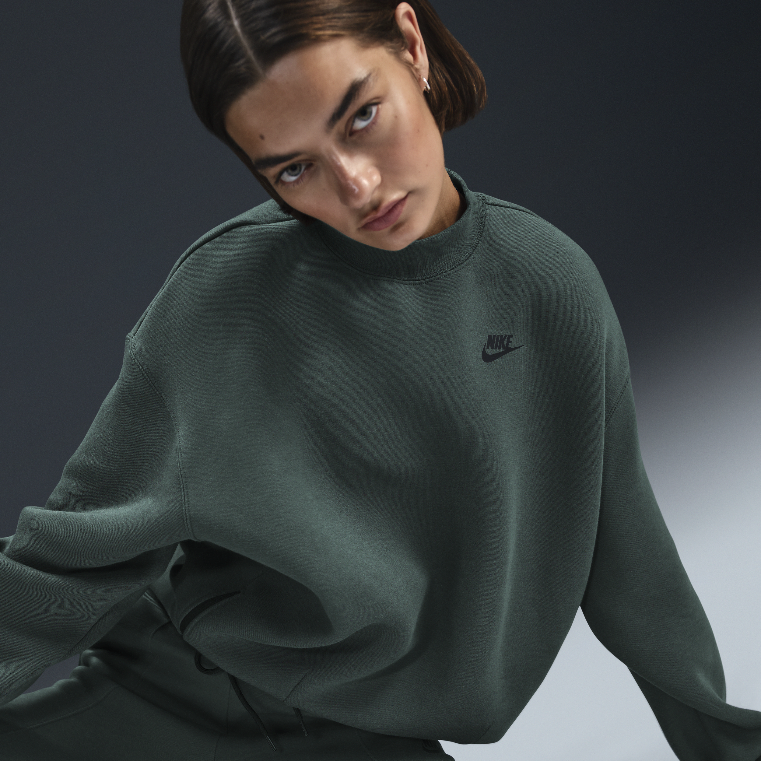 NIKE WOMEN'S SPORTSWEAR TECH FLEECE OVERSIZED CREW-NECK SWEATSHIRT 1015617748