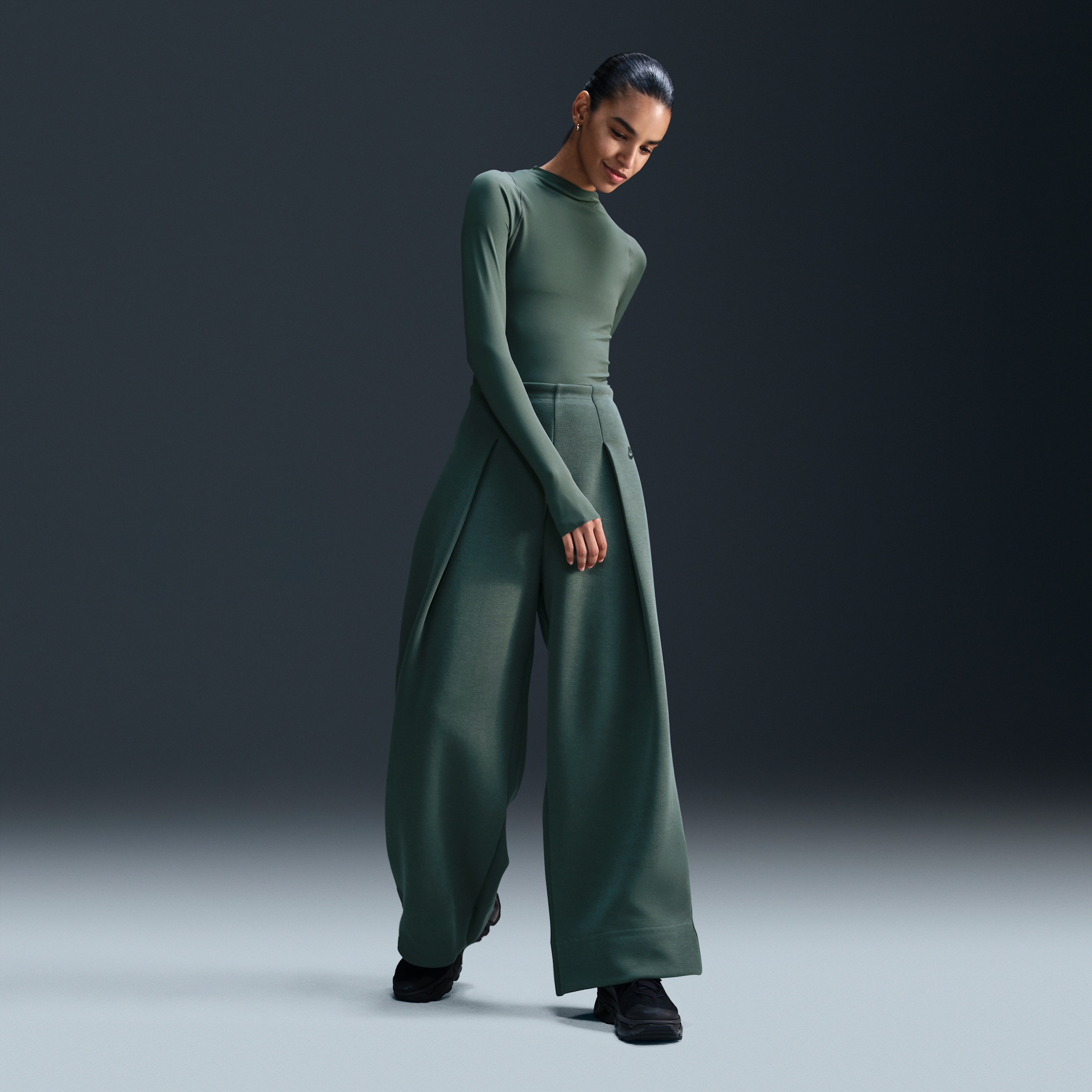 Nike Women's Sportswear Tech Fleece High-waisted Pleated Pants In Green
