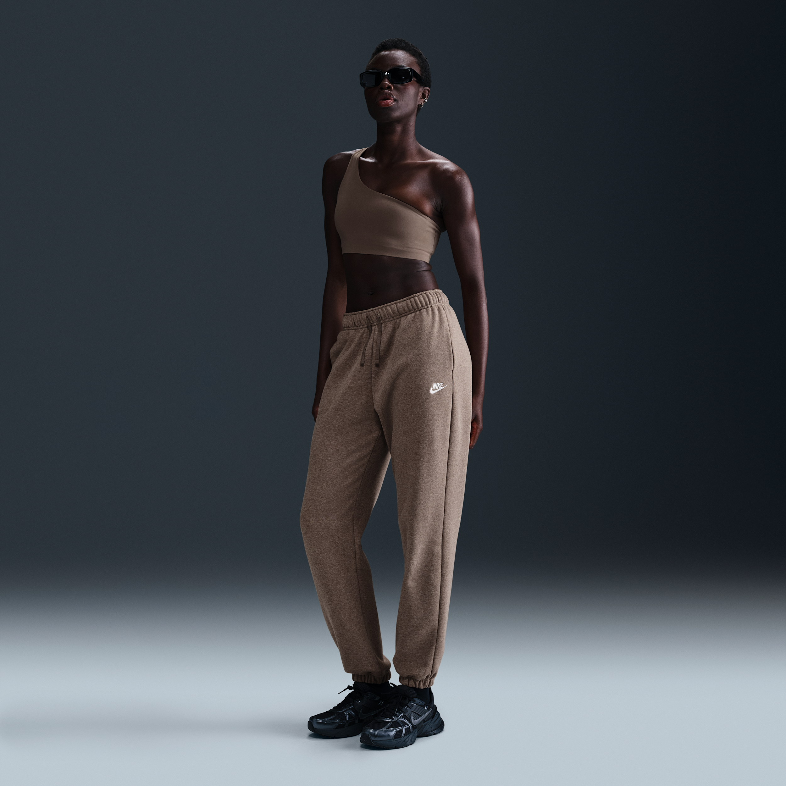 Nike Women's Sportswear Club Fleece Mid-rise Oversized Sweatpants In Brown