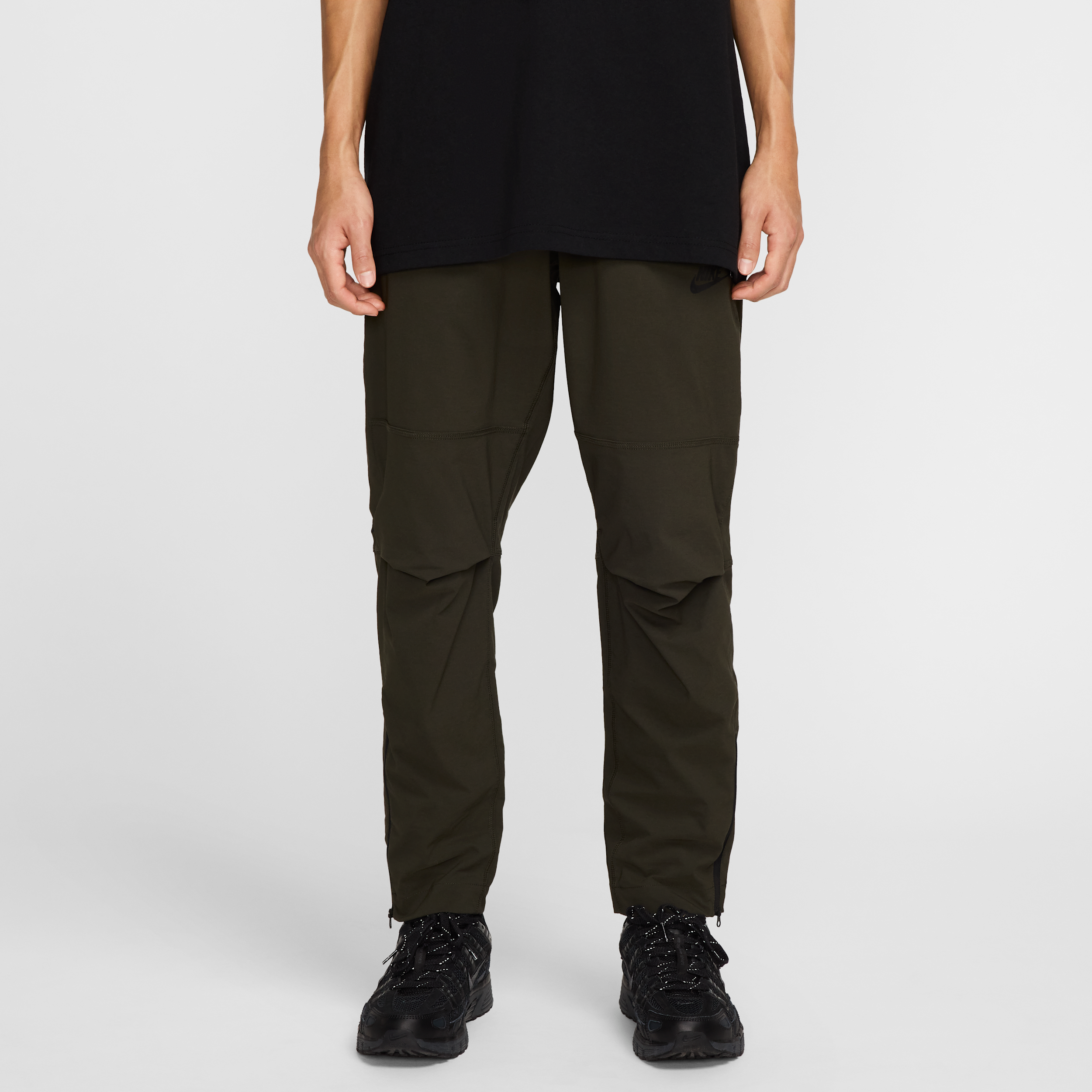 Nike Men's Tech Woven Pants in Green | HM8241-355