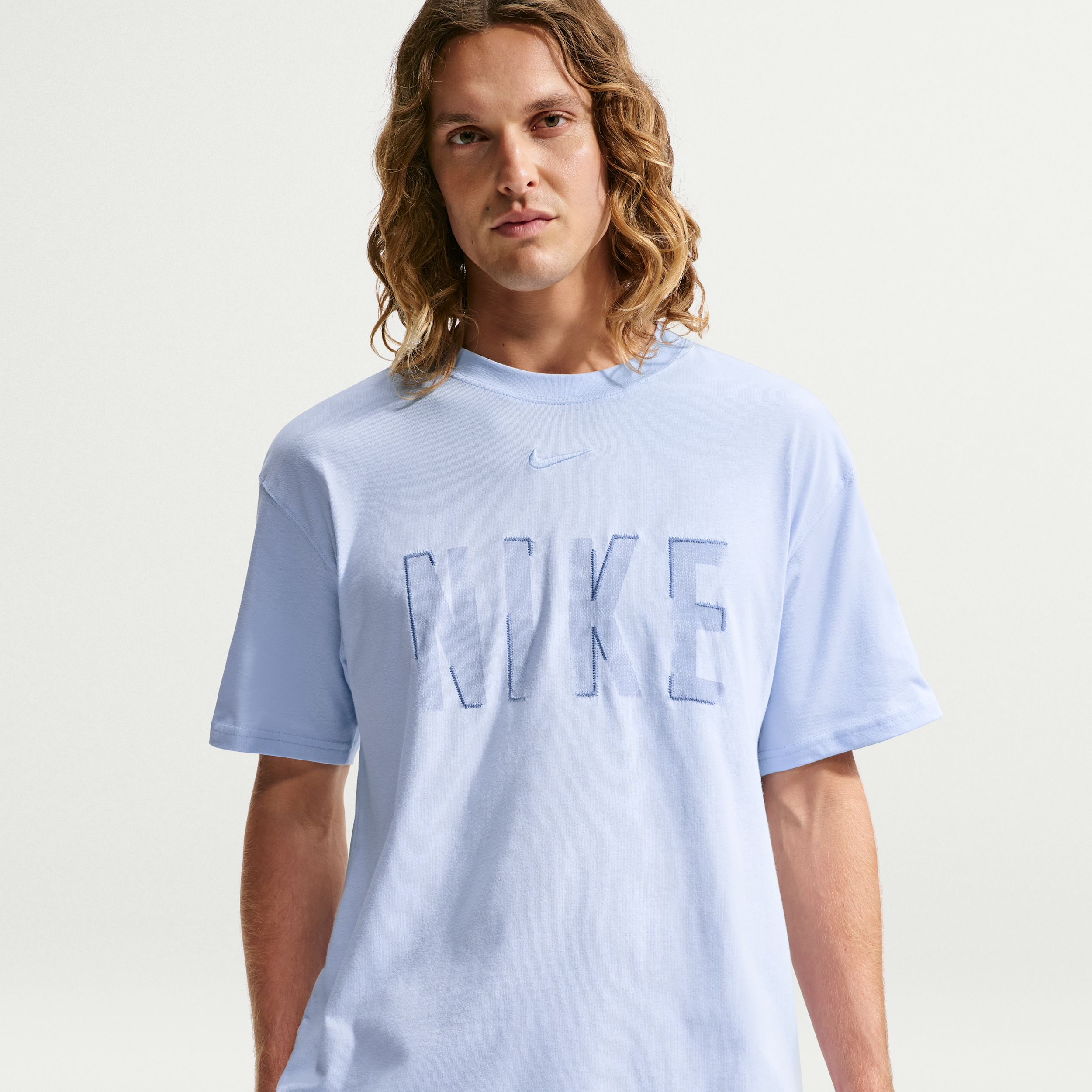 Men's Nike Sportswear T-Shirt in Blue | IR4536-407