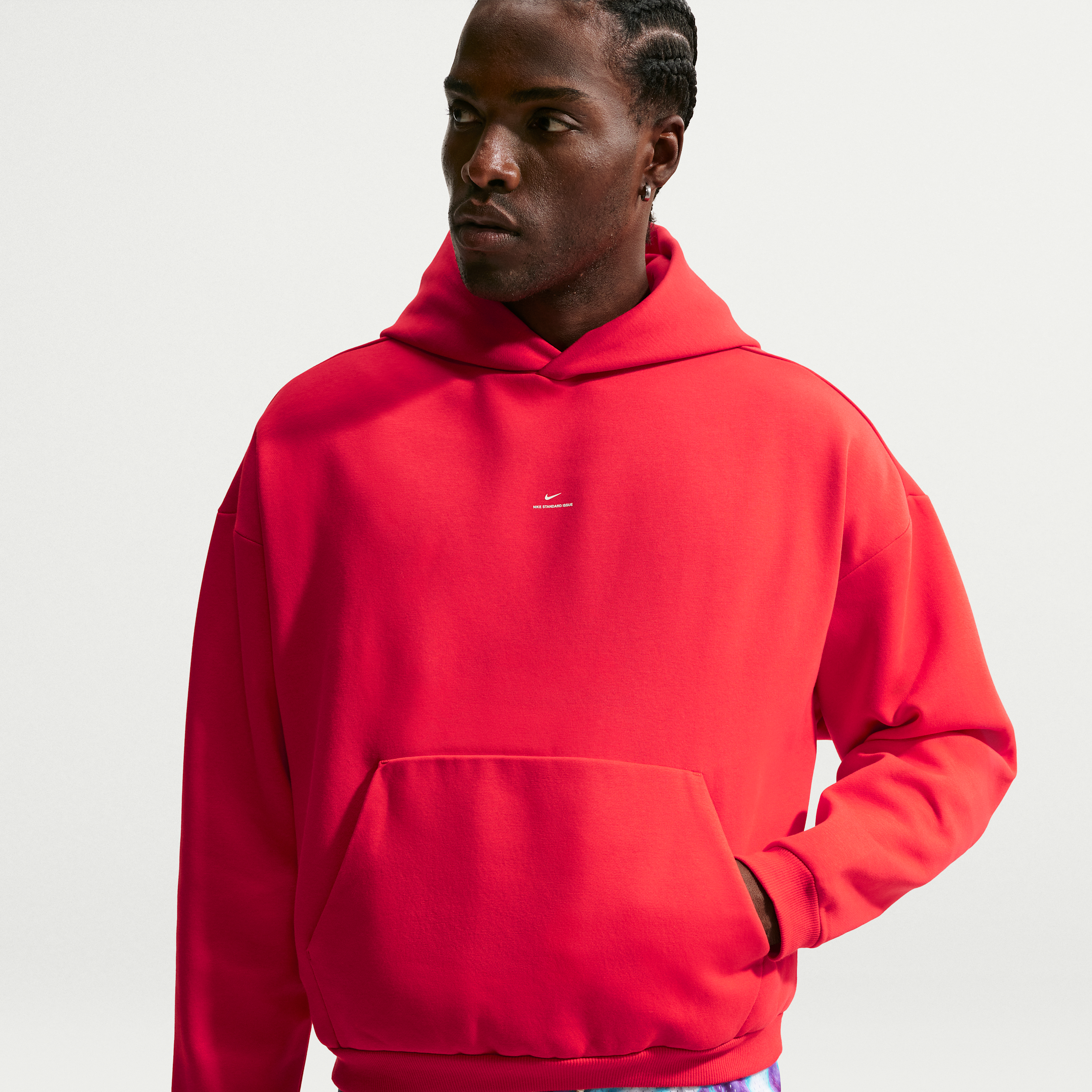 Nike Men's Standard Issue Therma-FIT Brushed Basketball Pullover Hoodie in Red | IM5918-657