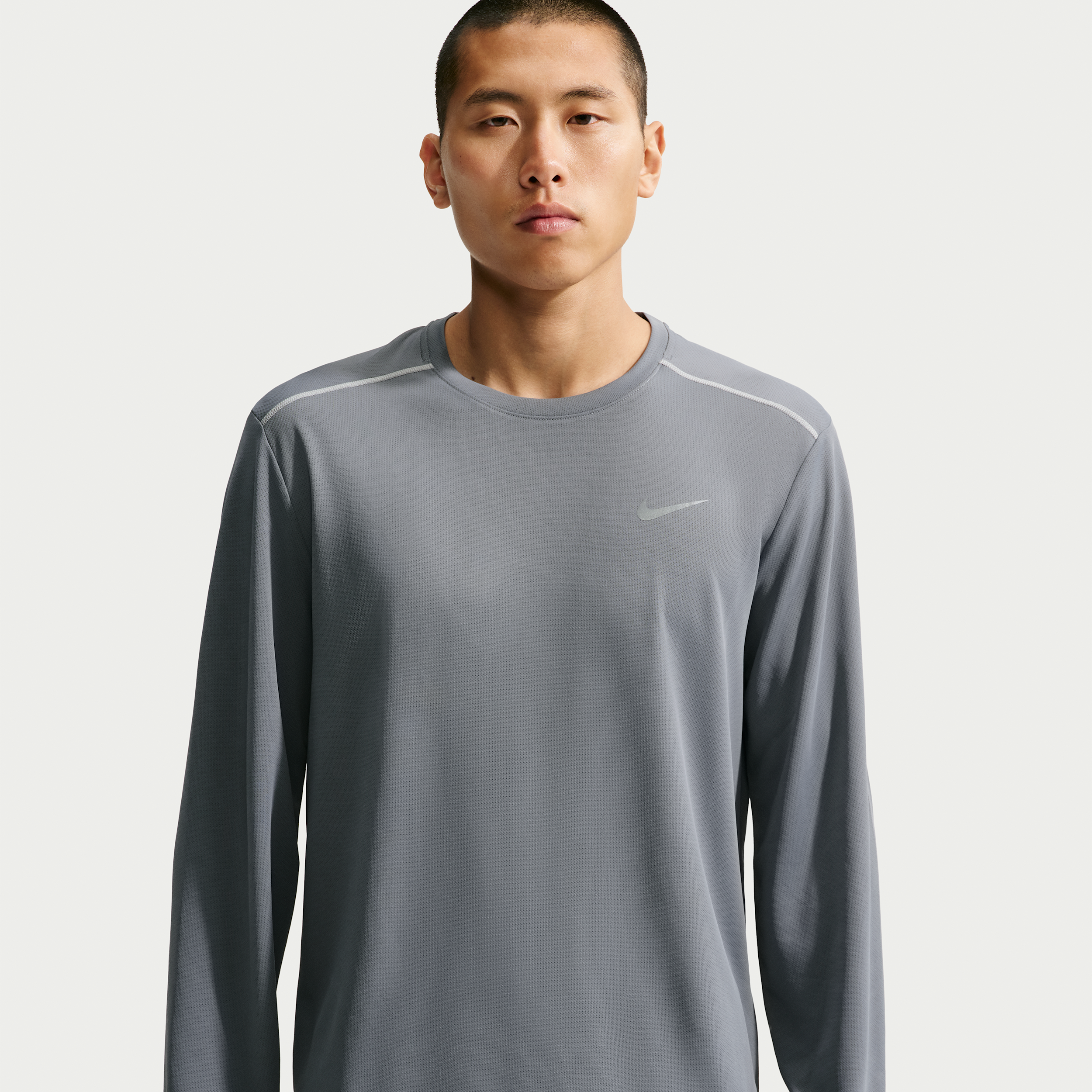 Nike Men's Dri-FIT Miler UV Long Sleeve Running T-Shirt, Medium, Smoke Grey