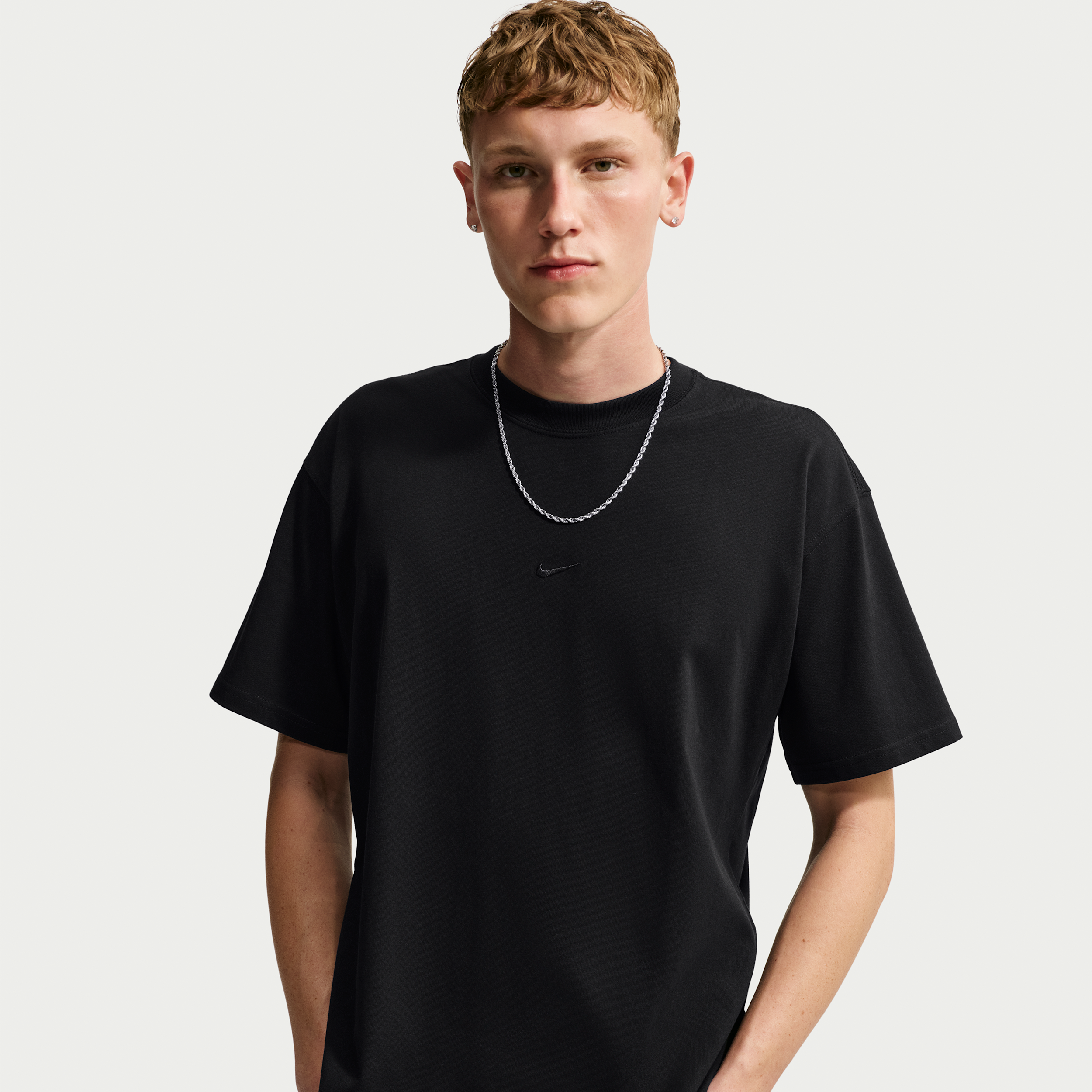 Men's Nike Sportswear Loose T-Shirt in Black | IX2080-010