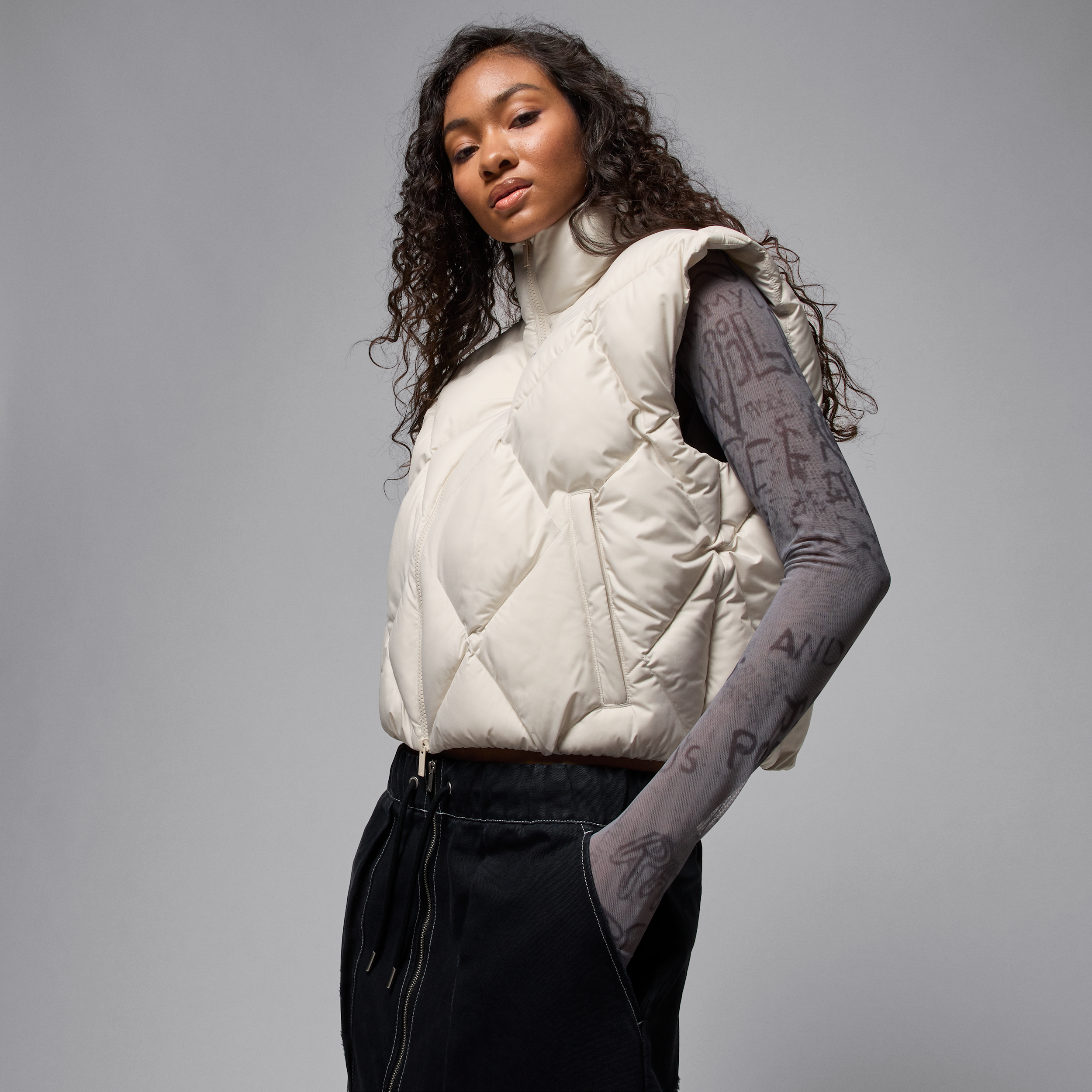 Jordan Women's  Brooklyn Therma-fit Quilted Puffer Vest In Neutral