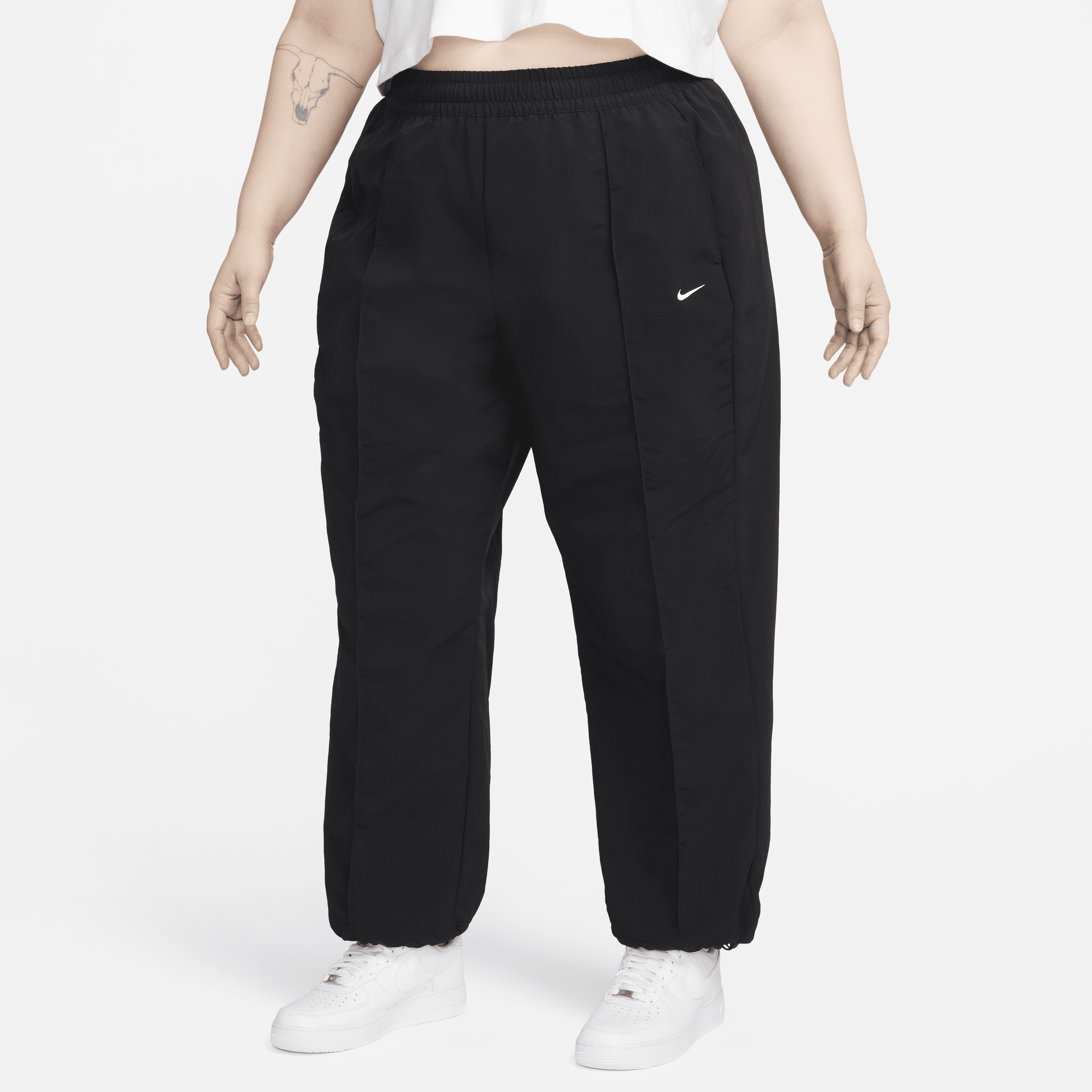 Nike Women's Sportswear Everything Wovens Mid-rise Open-hem Pants (plus Size) In Black
