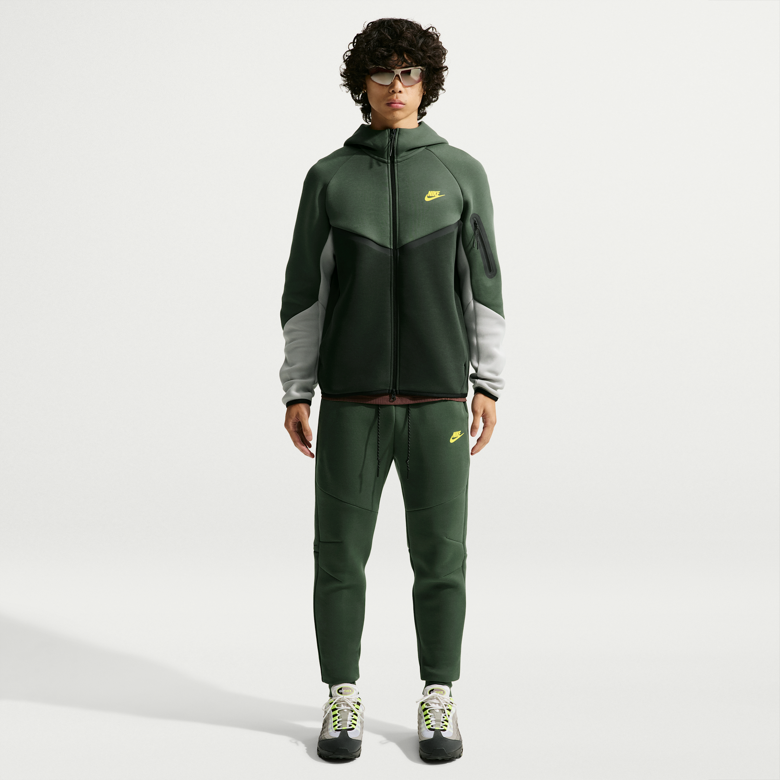 Nike Men's Tech Fleece Jogger Pants in Green | HV0959-304