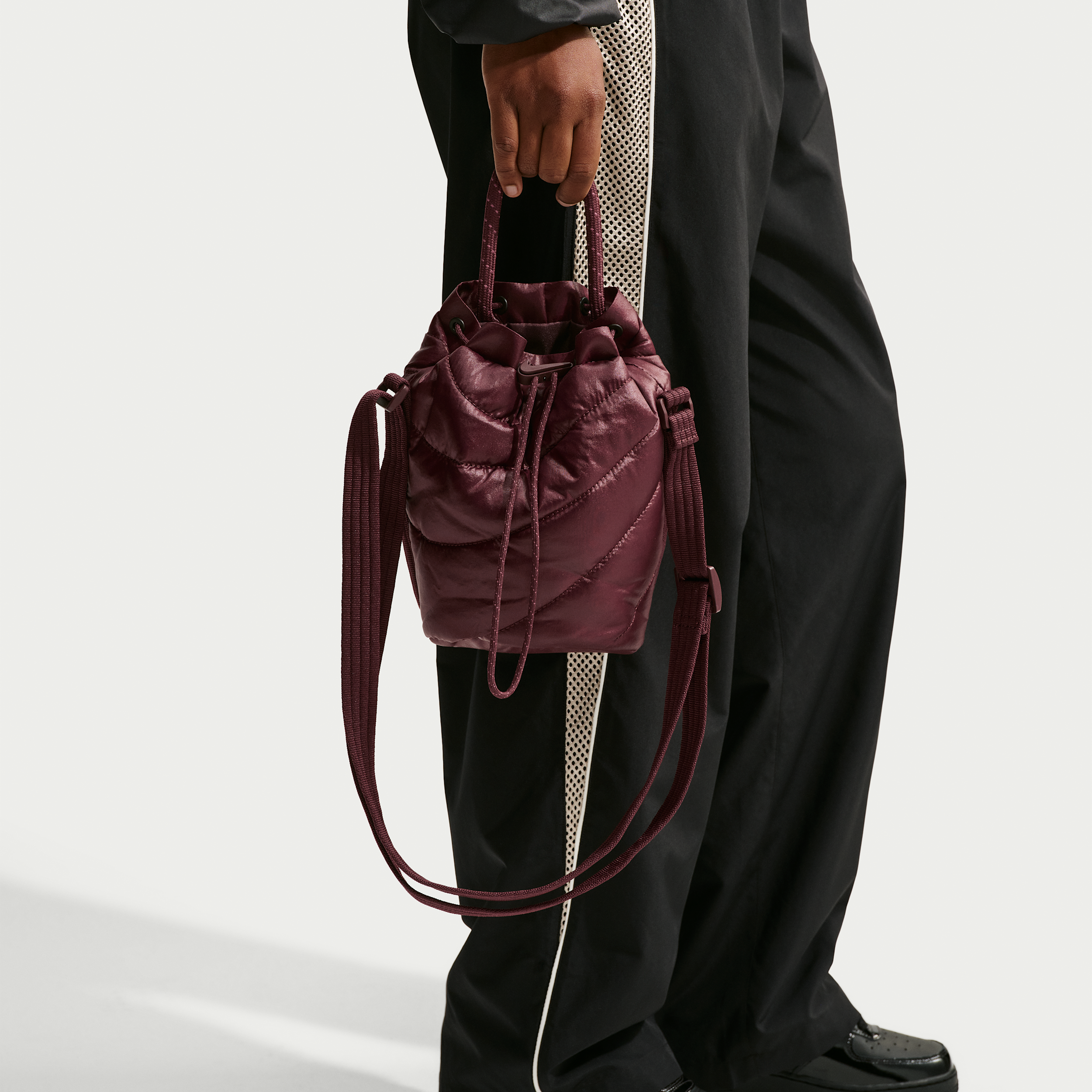 Nike Puffle 2.0 Tiny Tote (3l) In Purple