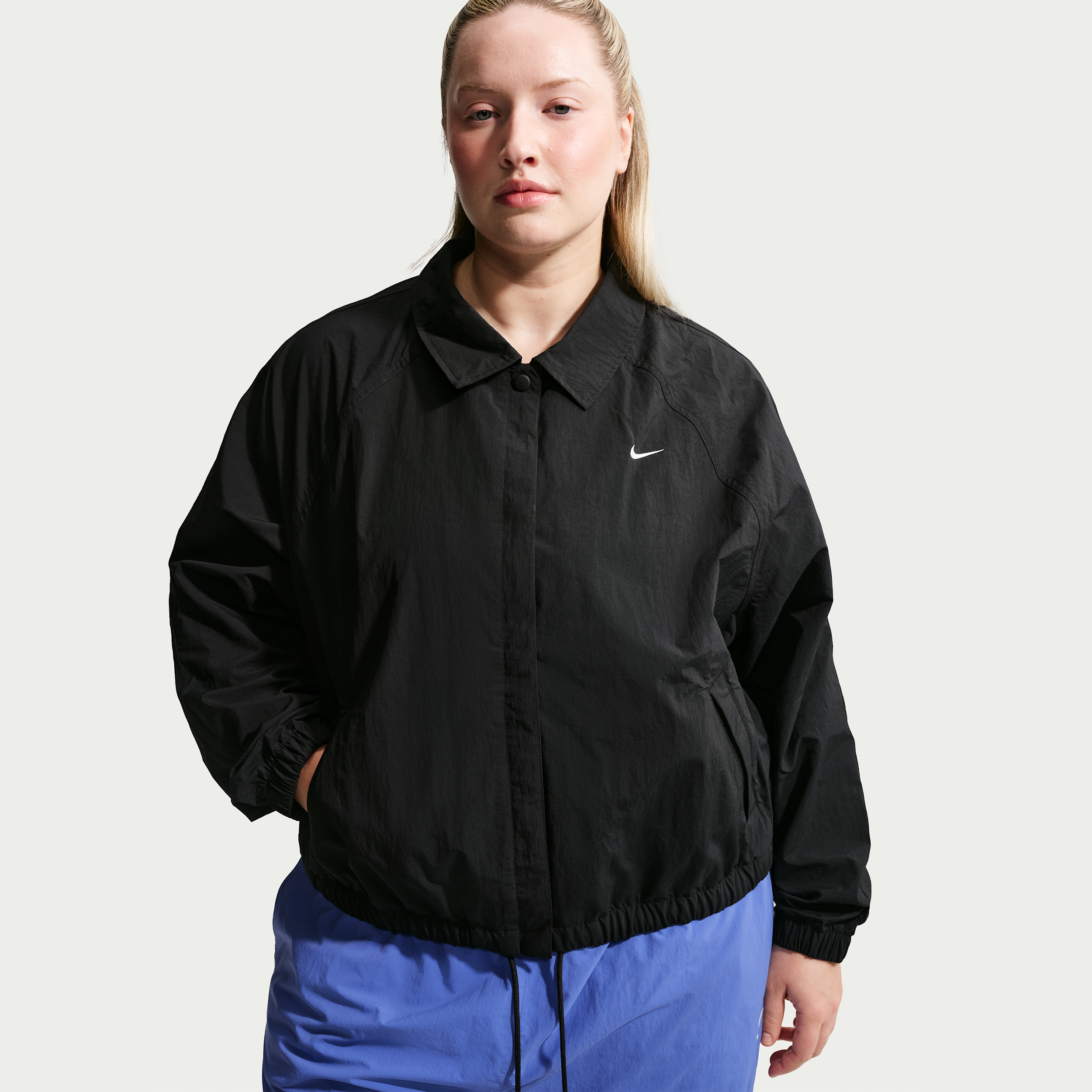 Women's Nike Sportswear Oversized Coaches Jacket (Plus Size) in Black | IO6230-010