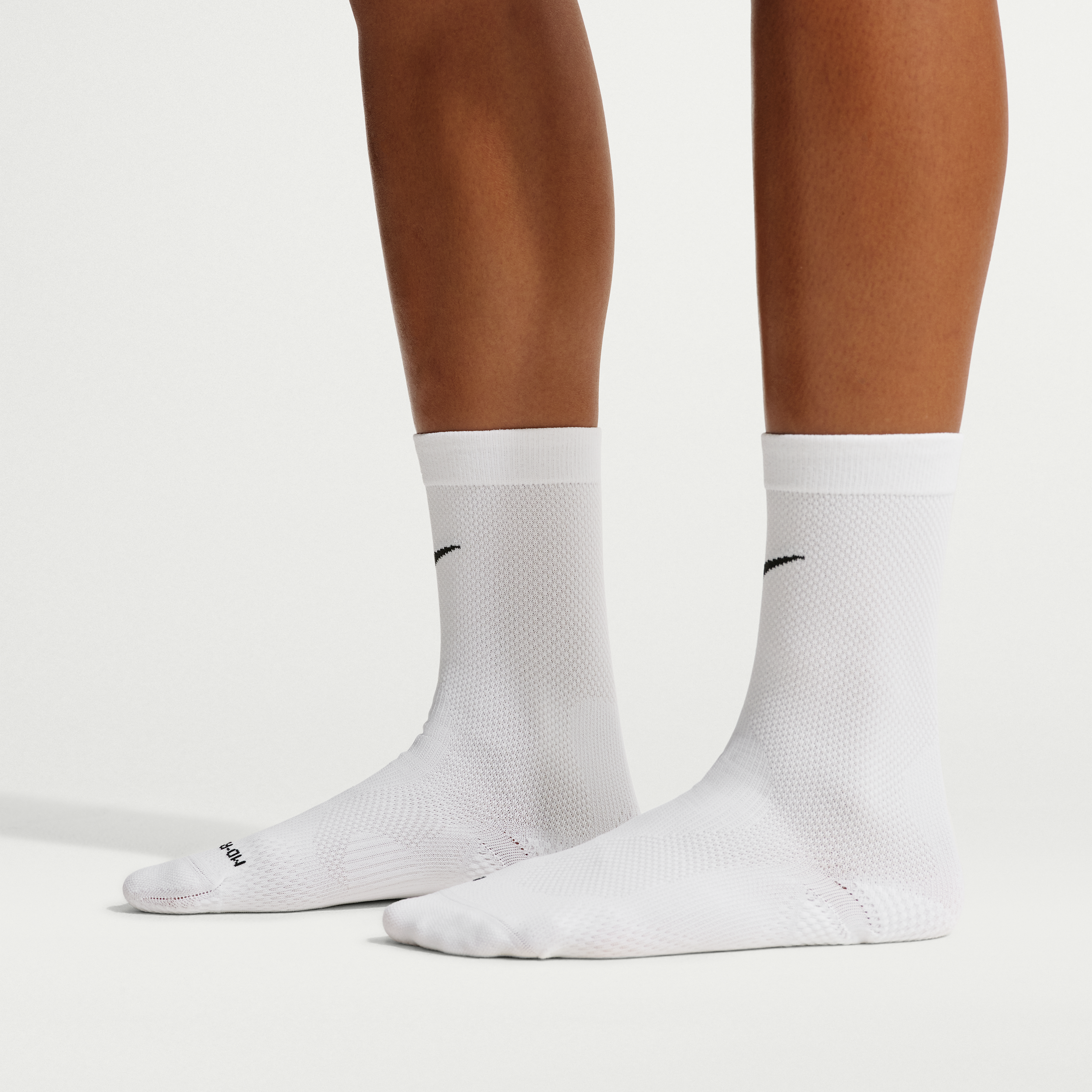 Nike Unisex VaporFast Soccer Crew Socks (1 Pair) in White | IZ2675-100