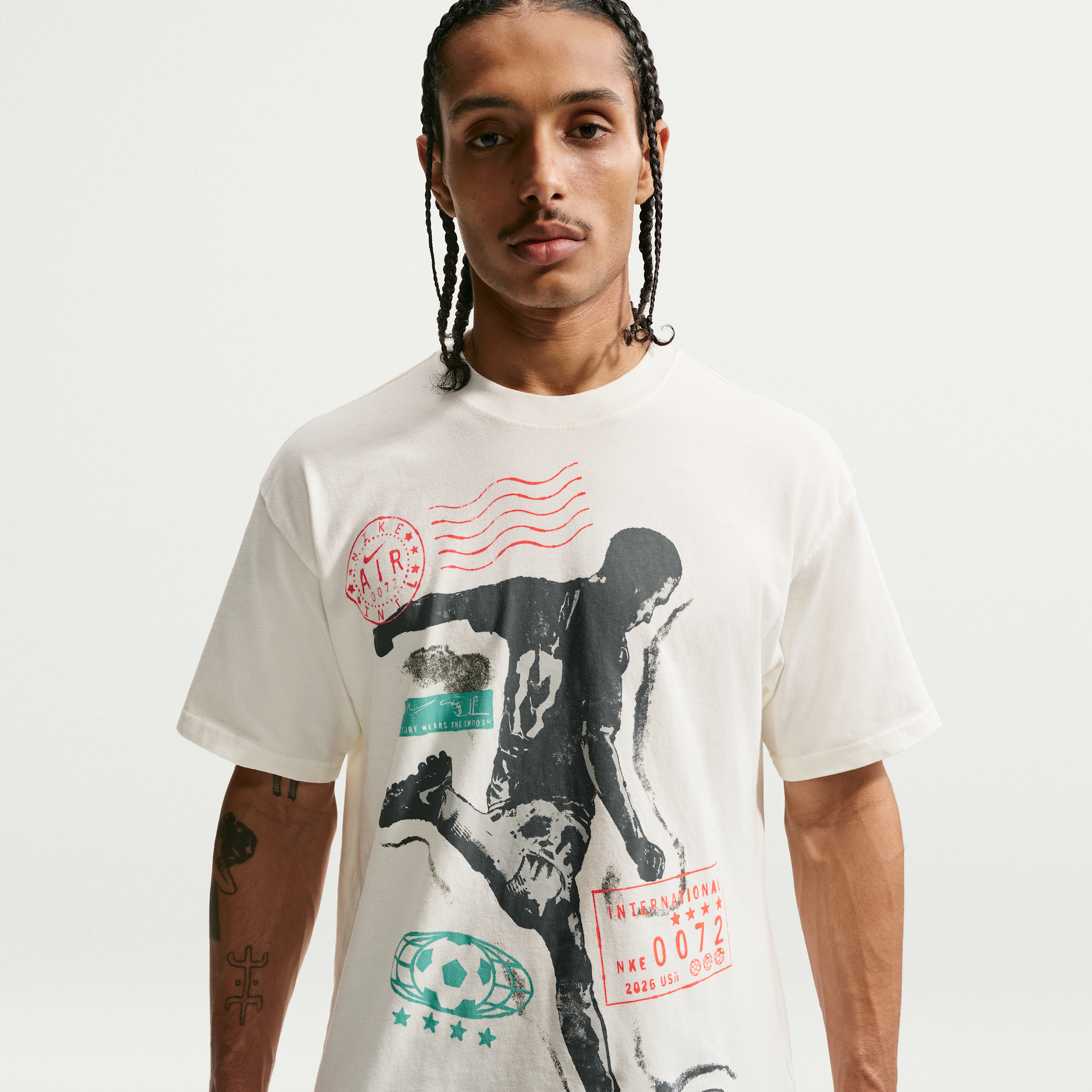 Nike Men's Sportswear International Soccer Graphic T-Shirt, Small, Sail