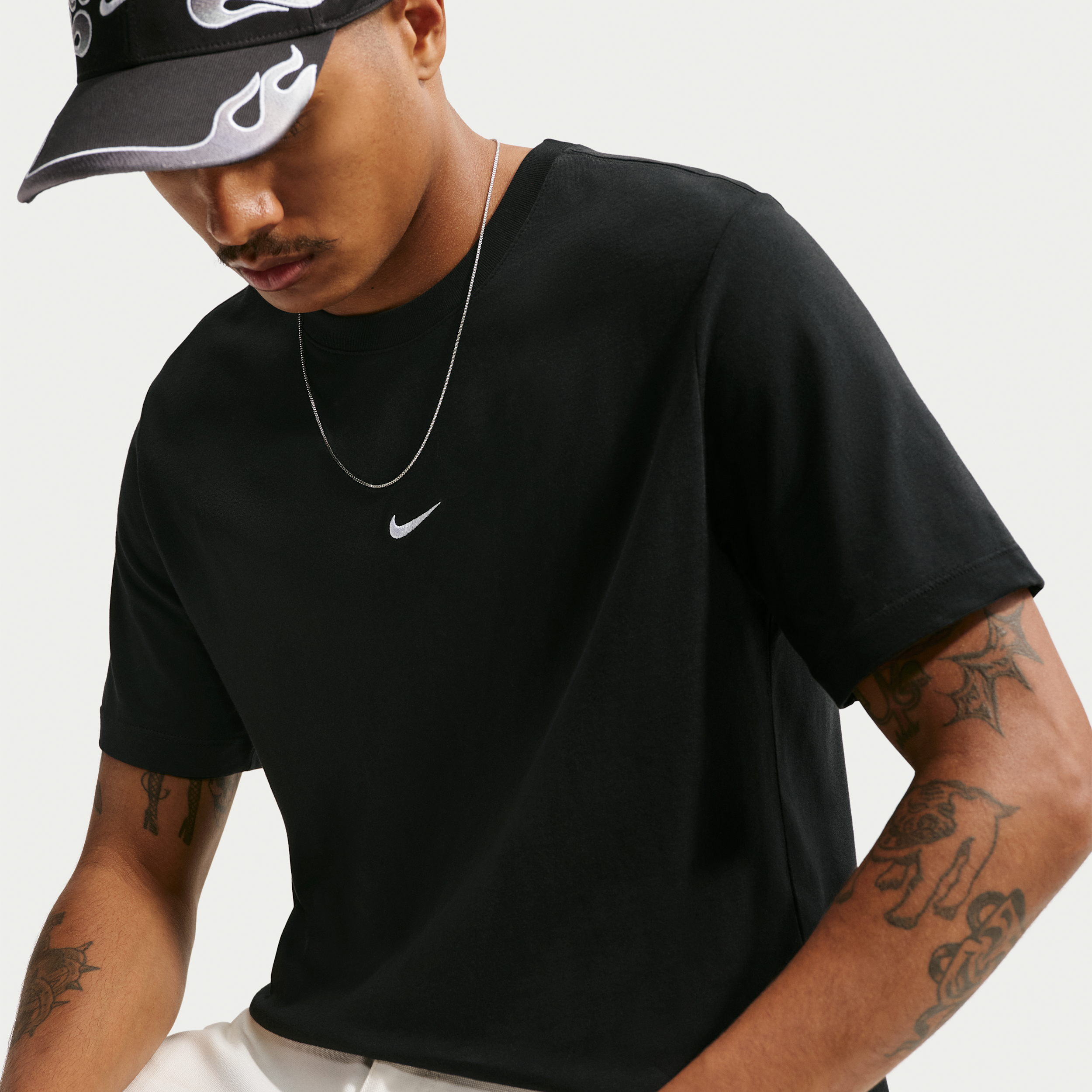 Men's Nike Sportswear Standard T-Shirt in Black | IX2078-011