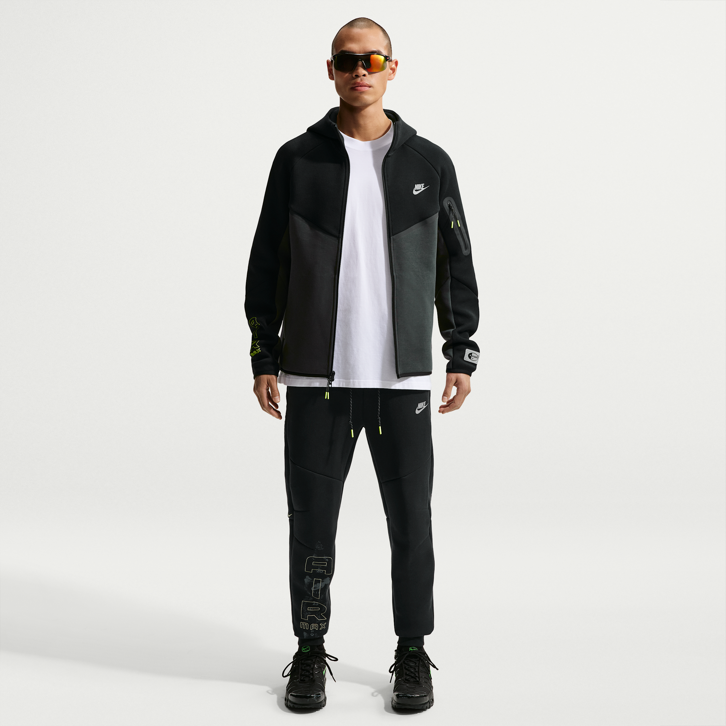 Nike Men's Tech Fleece Jogger Pants in Black | IQ1012-010