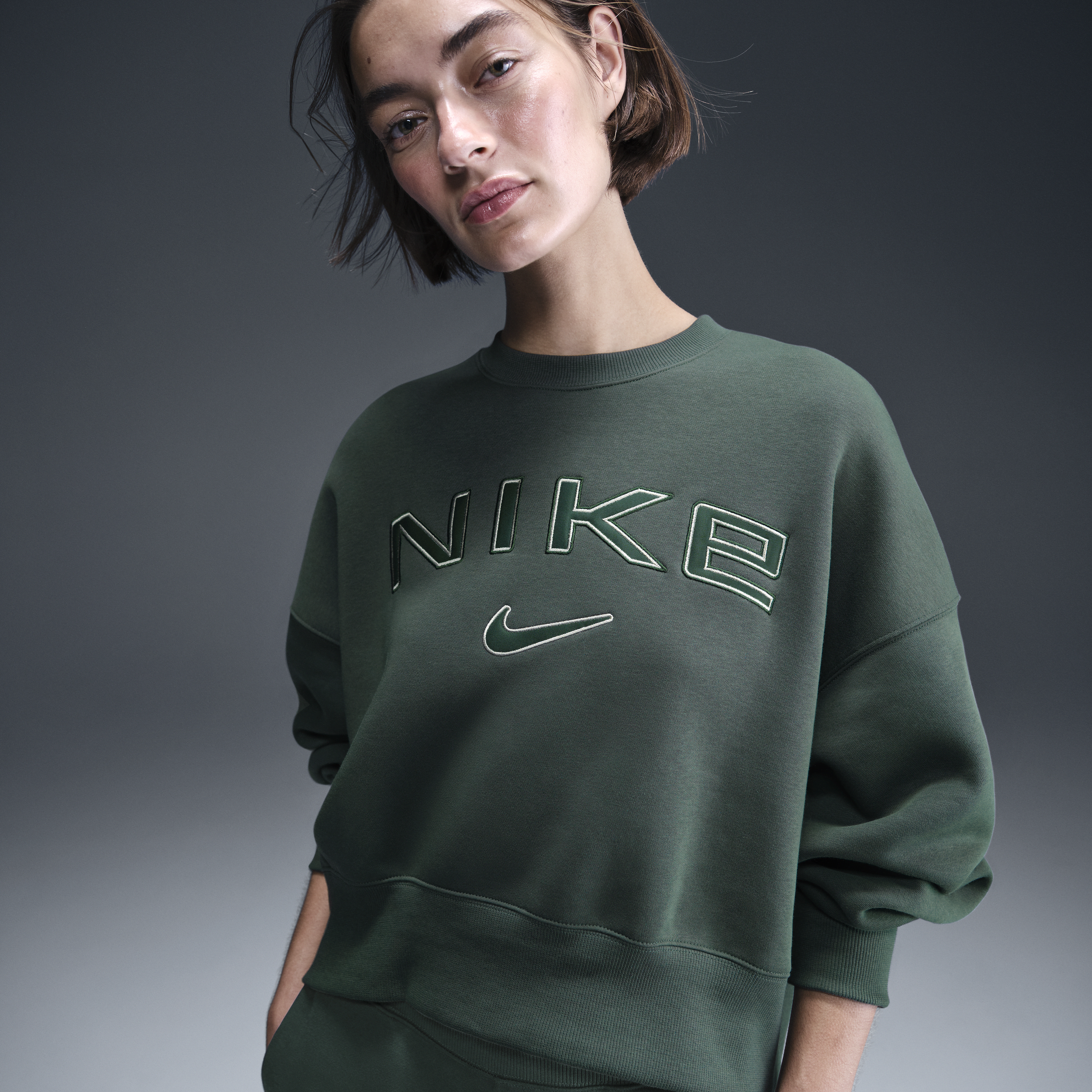 Nike Women's  Sportswear Phoenix Fleece Over-oversized Crew-neck Logo Sweatshirt In Green