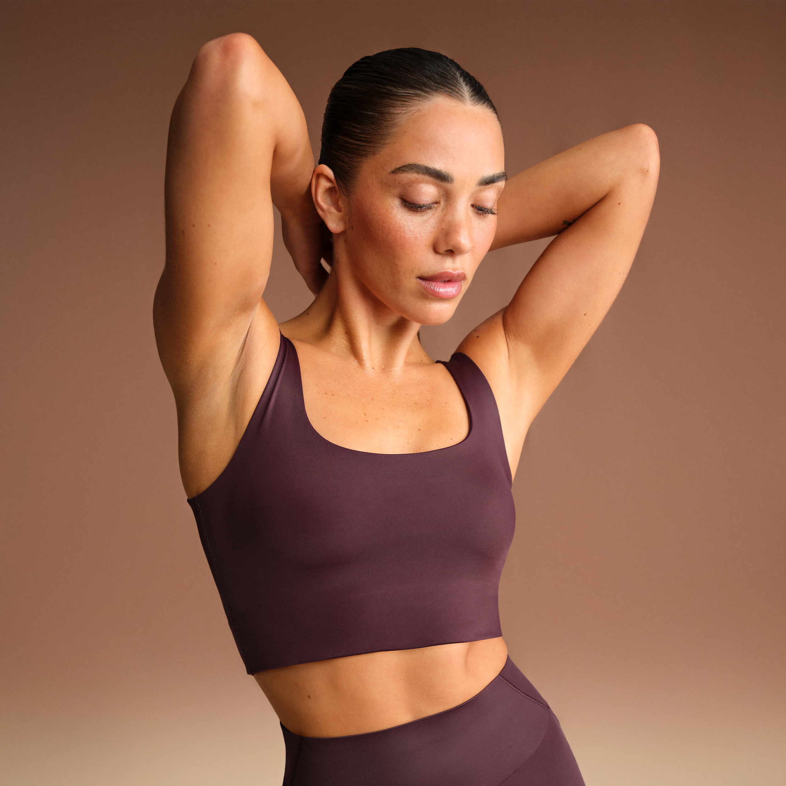 Nike Women'sskims Shine Scoop-neck Bra Top In Burgundy