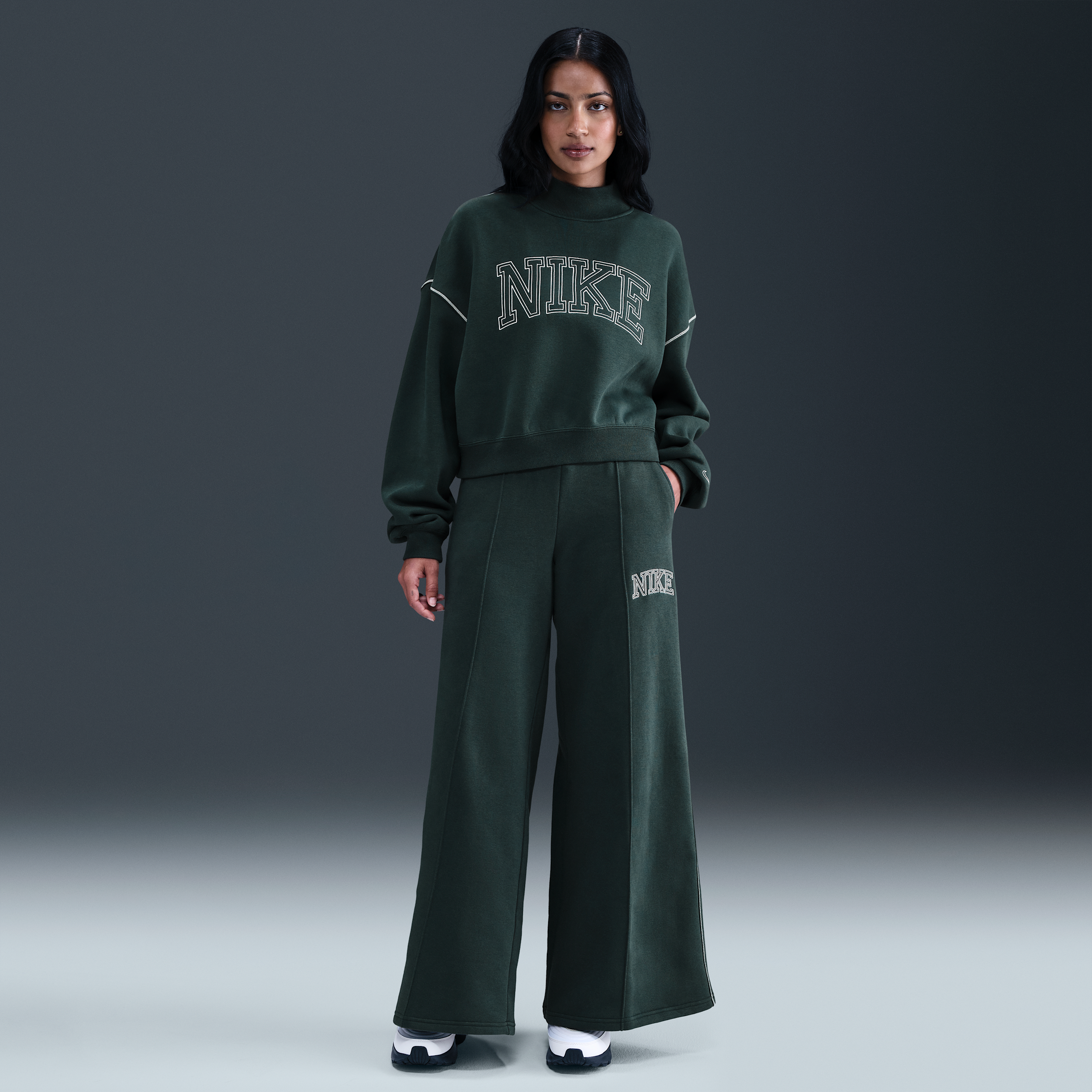 Nike Women's  Sportswear Phoenix Fleece Wide-leg Sweatpants In Green
