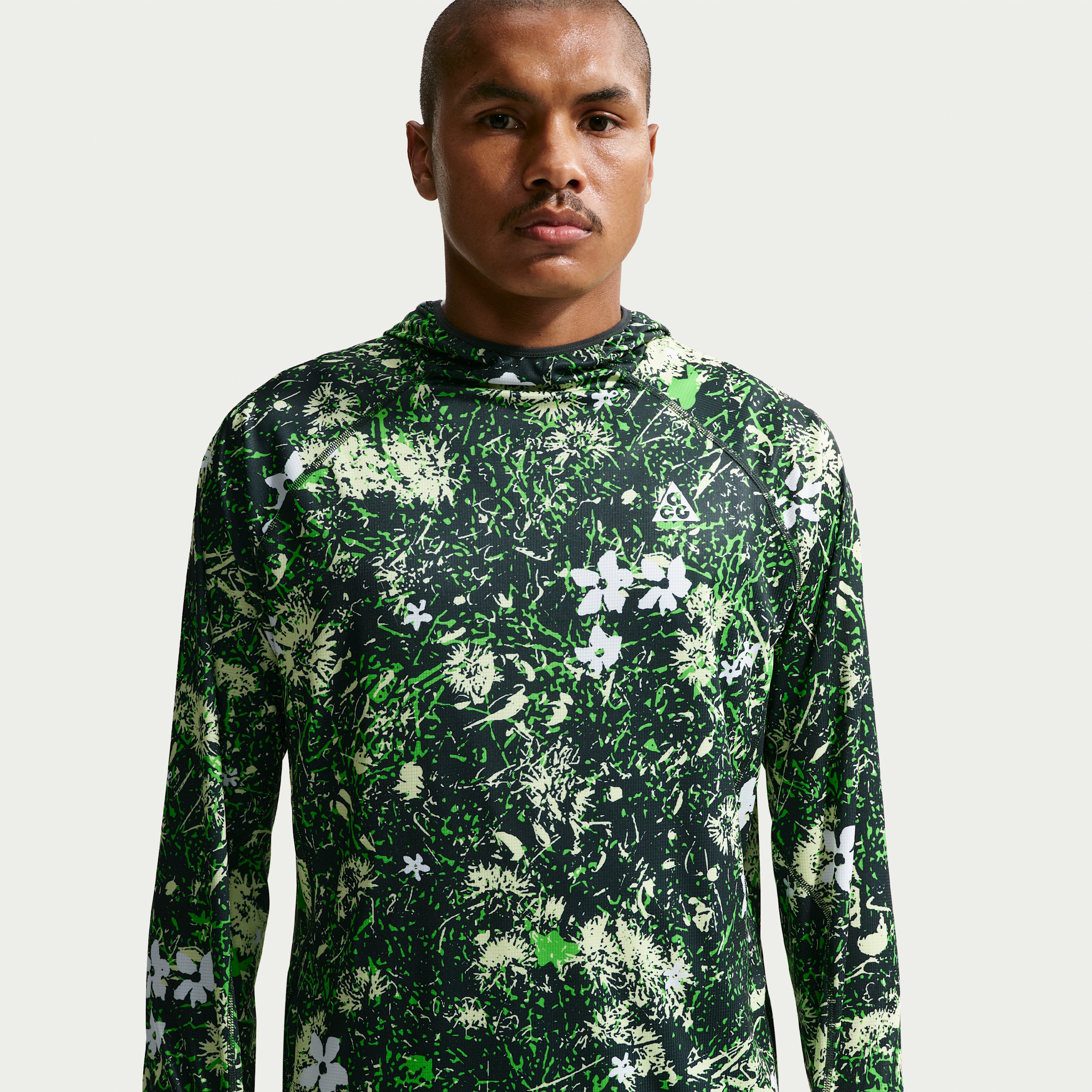 Men's Nike ACG "Solar Chase" Dri-FIT UV Protection Hooded Trail Running Top in Green | IQ7684-307