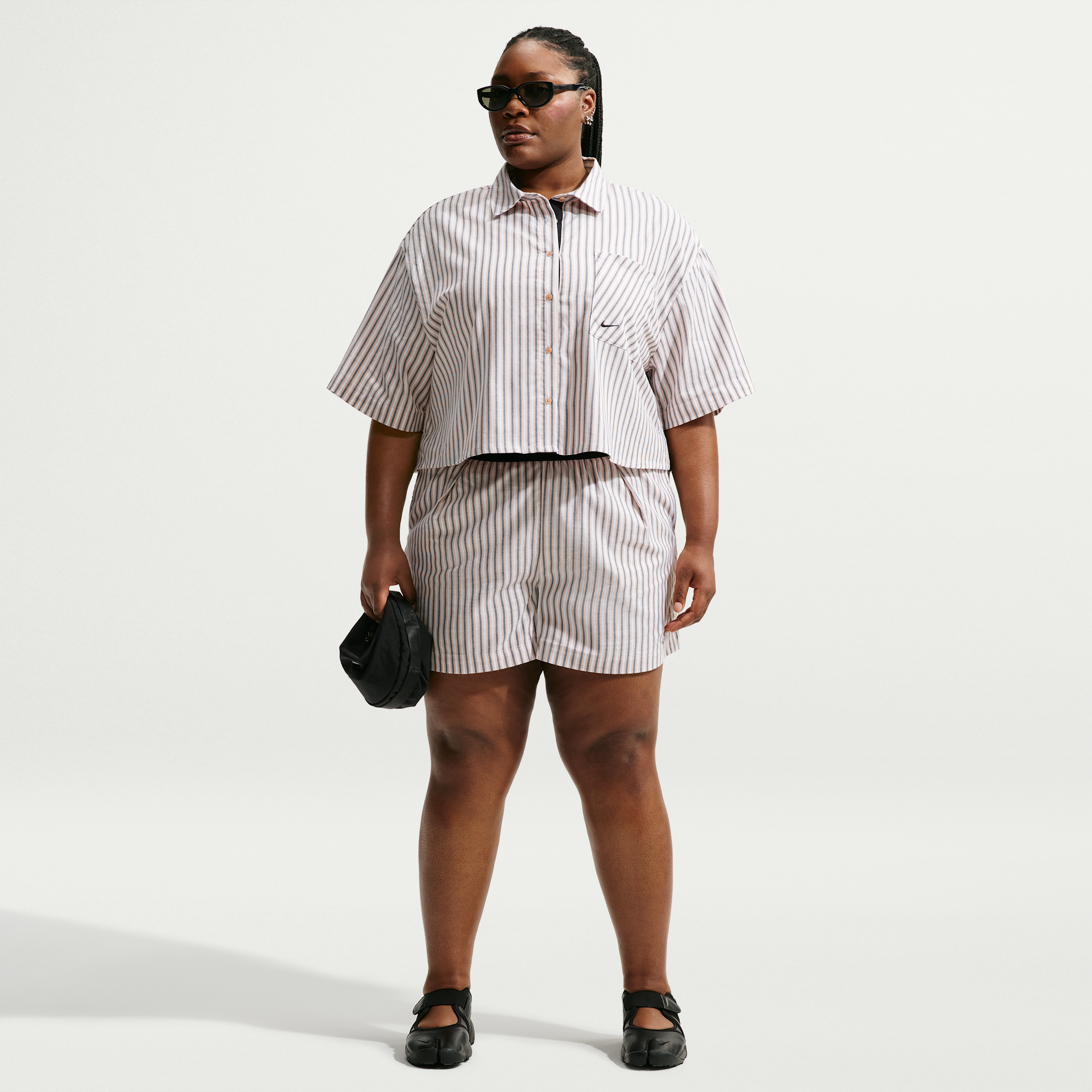 Women's Nike Sportswear Chill Poplin Loose Mid-Rise Striped Shorts (Plus Size) in Brown | IO6996-286