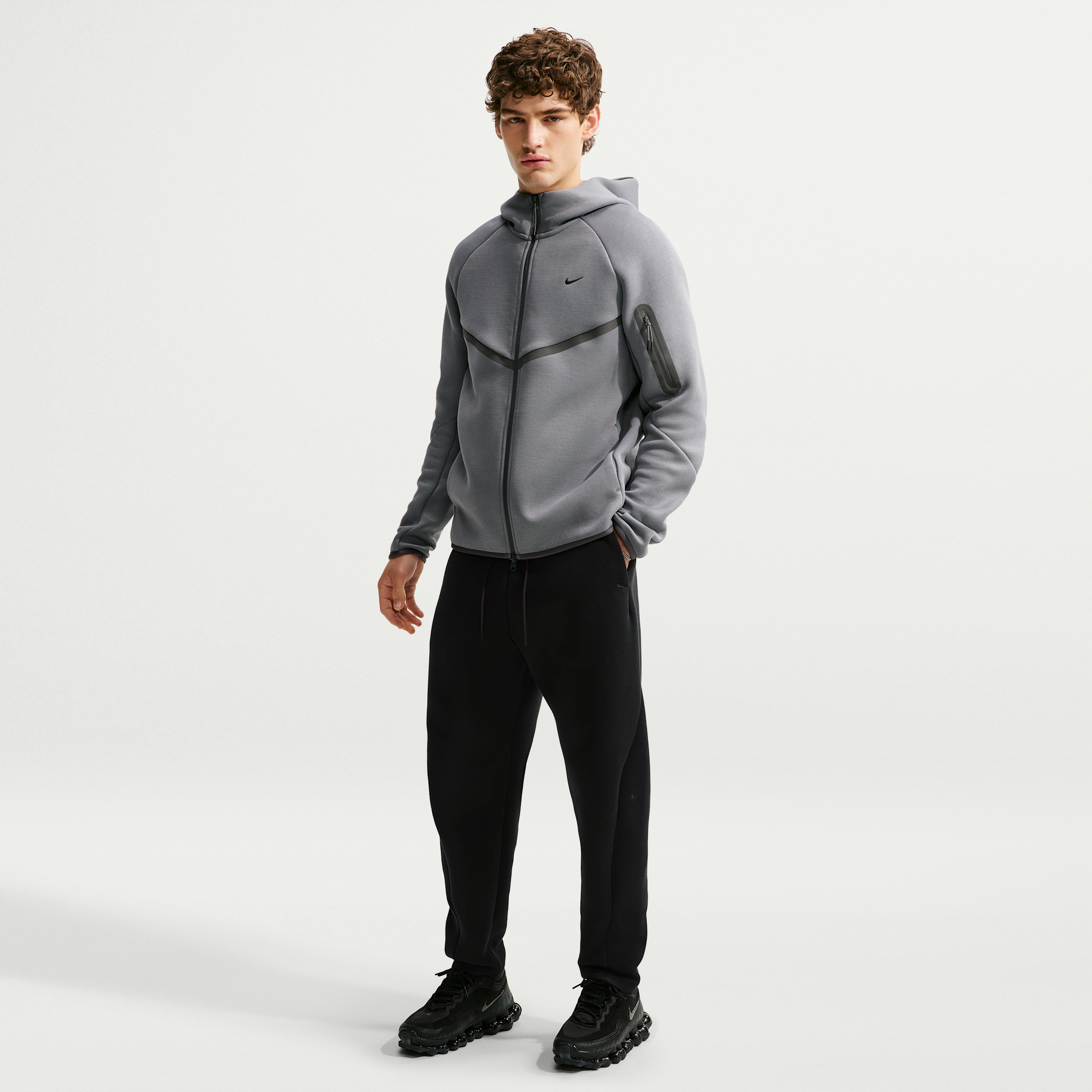 Nike Men's Tech Loose Fleece Pants in Black | IM6219-010