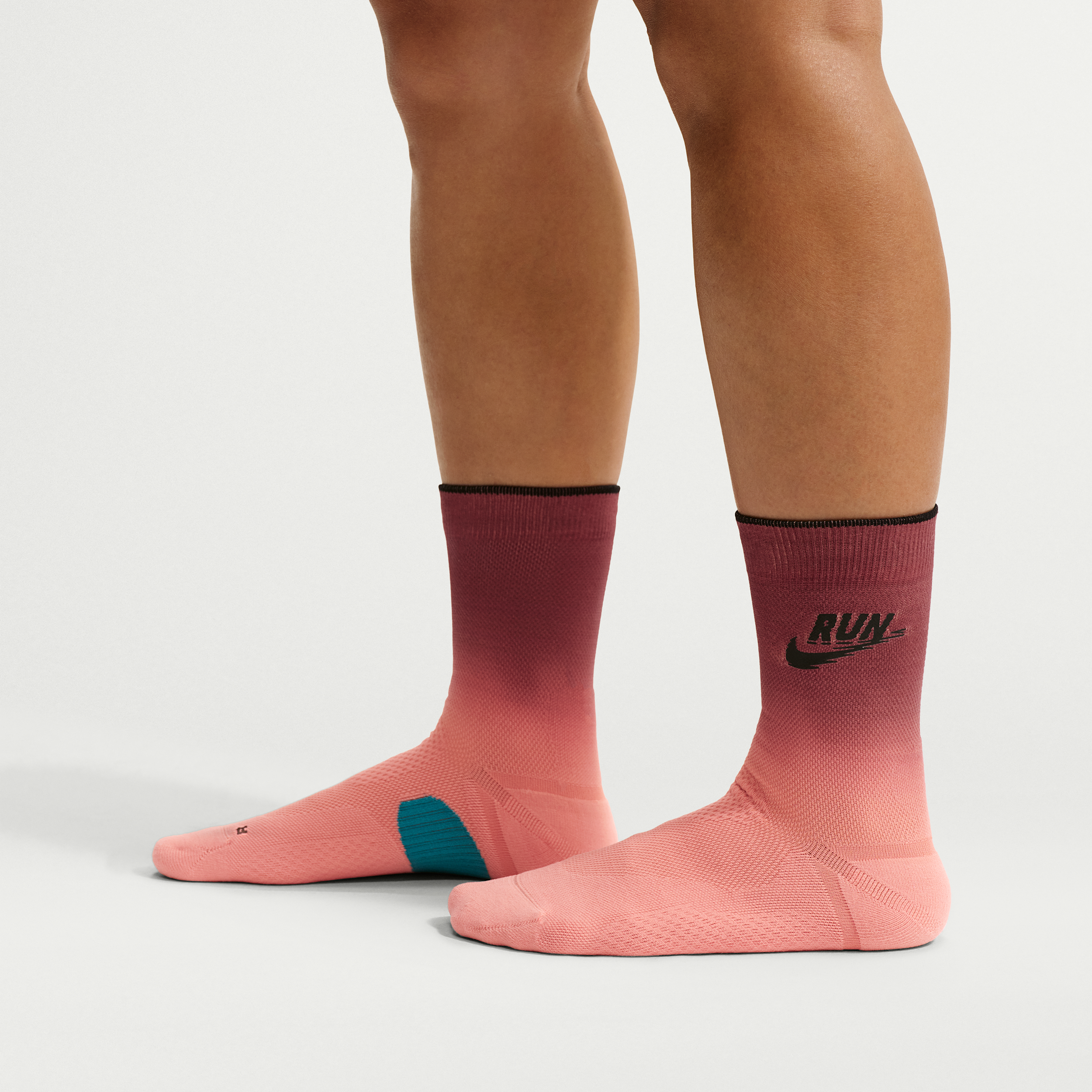 Nike Unisex Run Midweight Running Crew Socks (1 Pair) in Pink | IZ2744-600