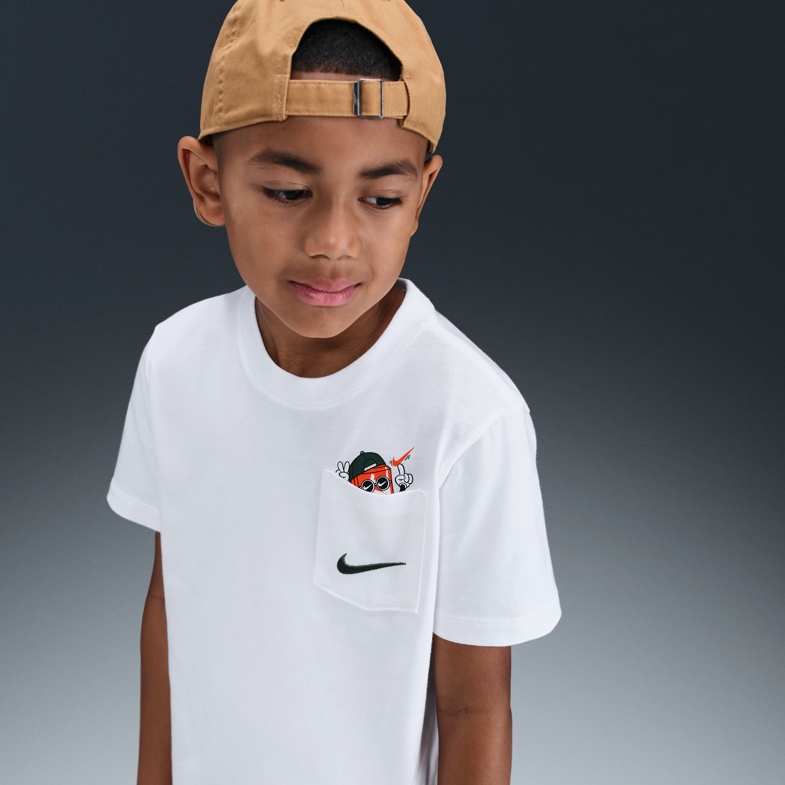 Nike Club Big Kid Unisex Crew Neck Short Sleeve Regular Fit Graphic T-Shirt, Large, White