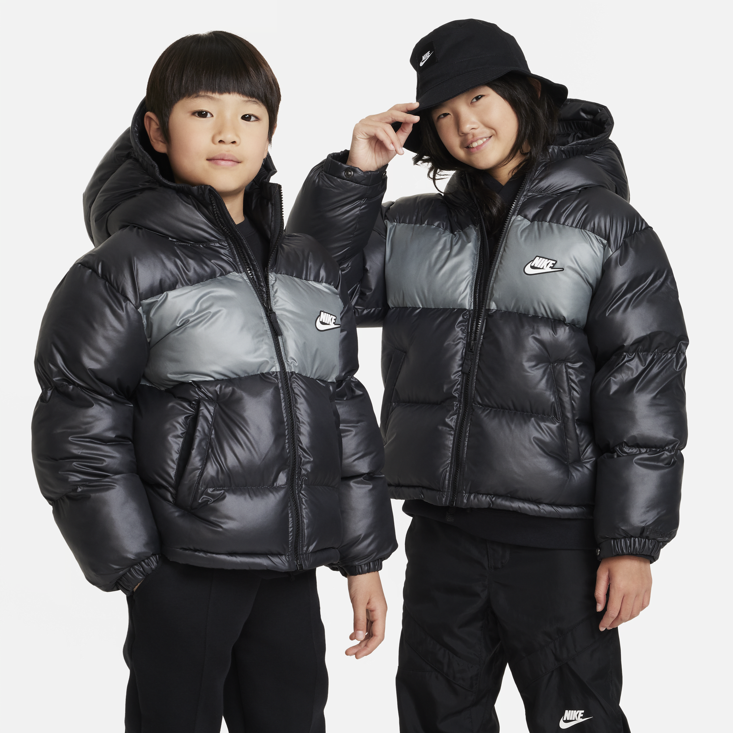 Nike Sportswear Heavyweight Synthetic Fill Easyon Big Kids' Therma-fit Repel Loose Hooded Jacket In Black