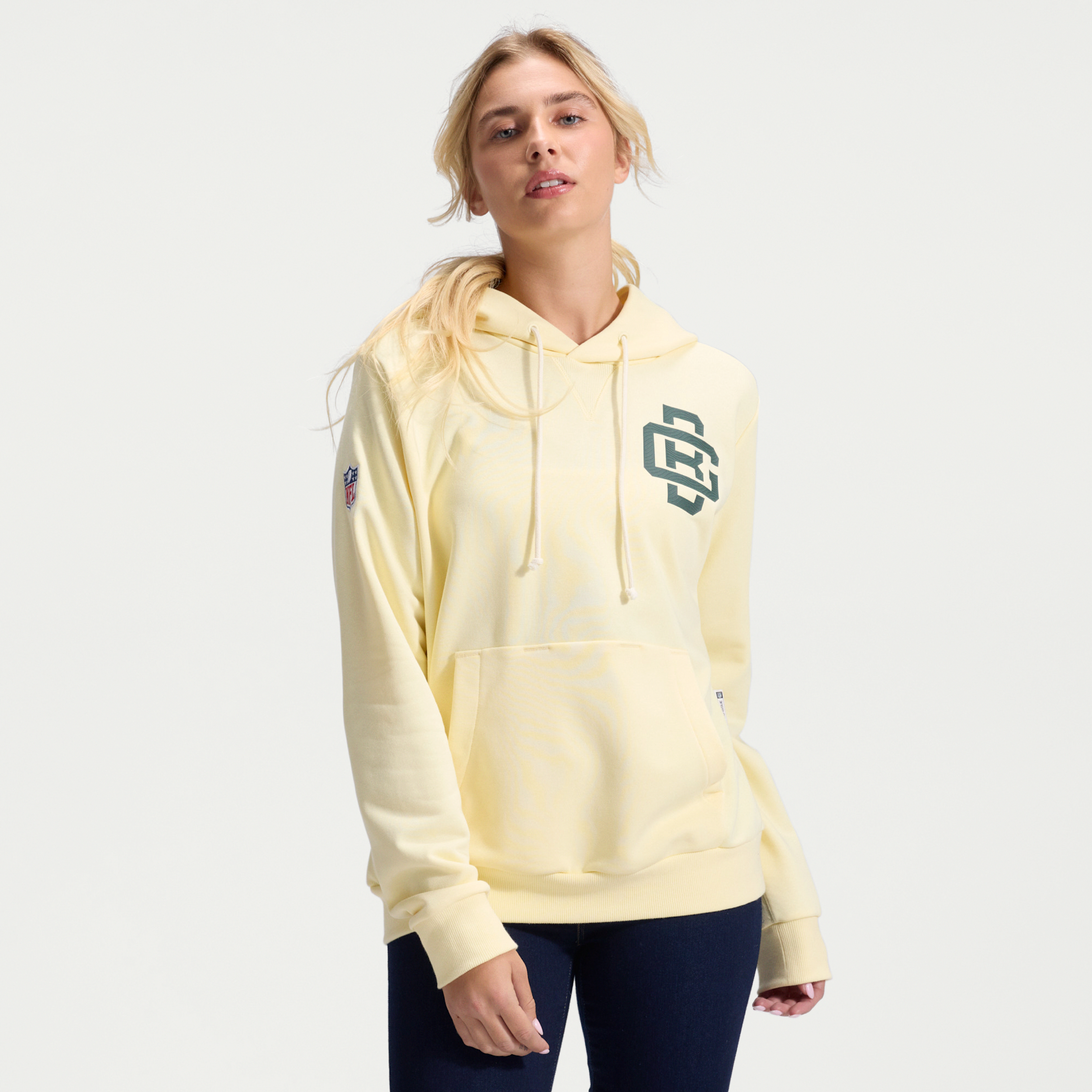 Green Bay Packers Rivalries Collection Sideline Nike Women's Dri-FIT NFL Pullover Hoodie in Brown | 03C370Q7T-ZHT