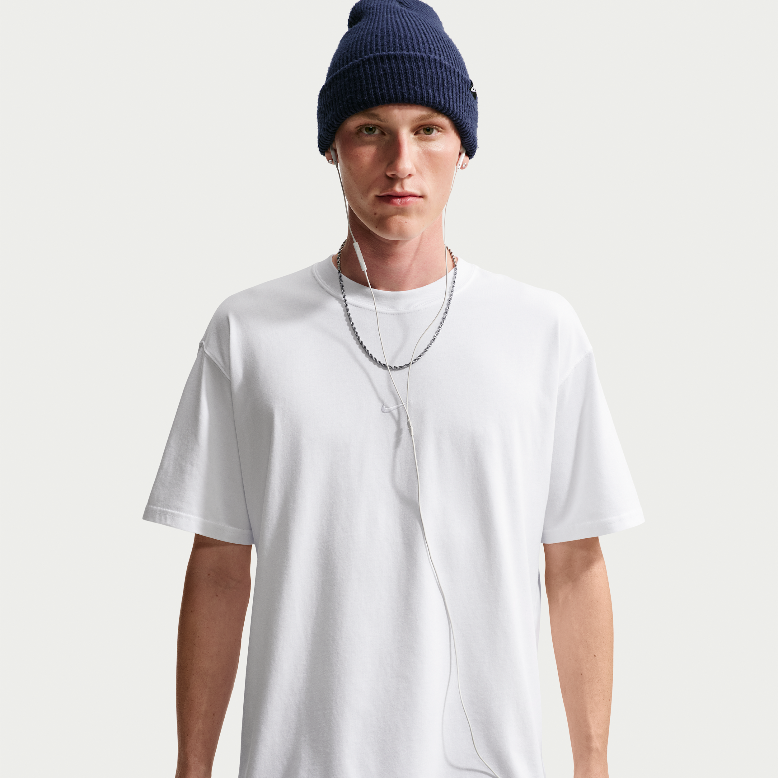 Men's Nike Sportswear Loose T-Shirt in White | IX2080-100