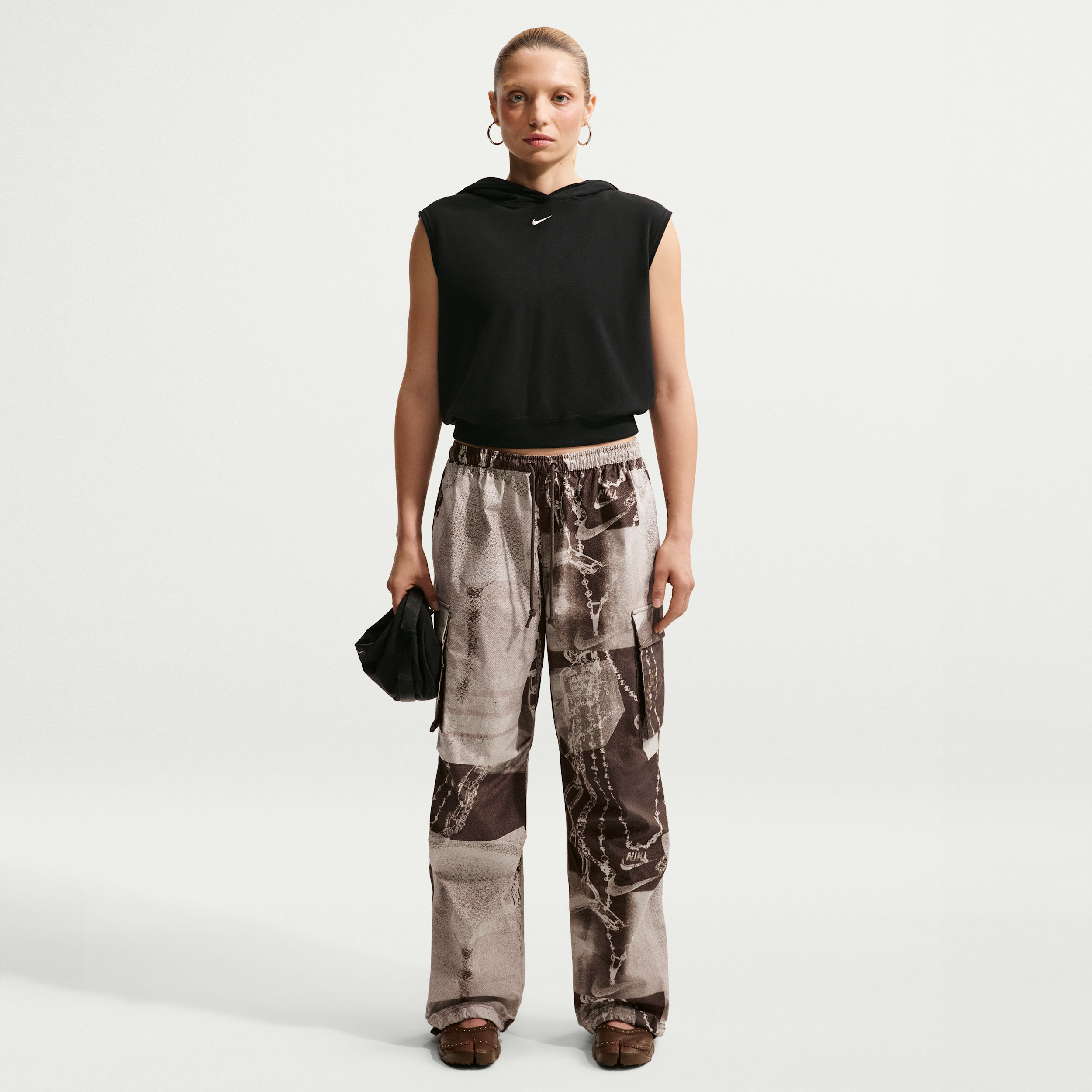 Nike Women's  Sportswear Mid-rise Oversized Cargo Pants In Brown