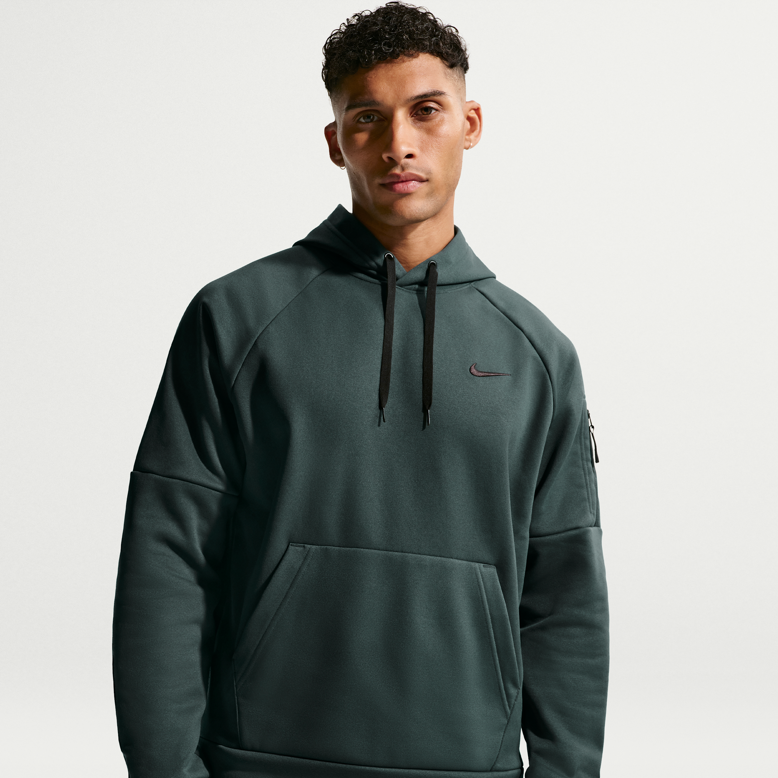 Men's Nike Therma Therma-FIT Hooded Fitness Pullover in Green | DQ4834-390