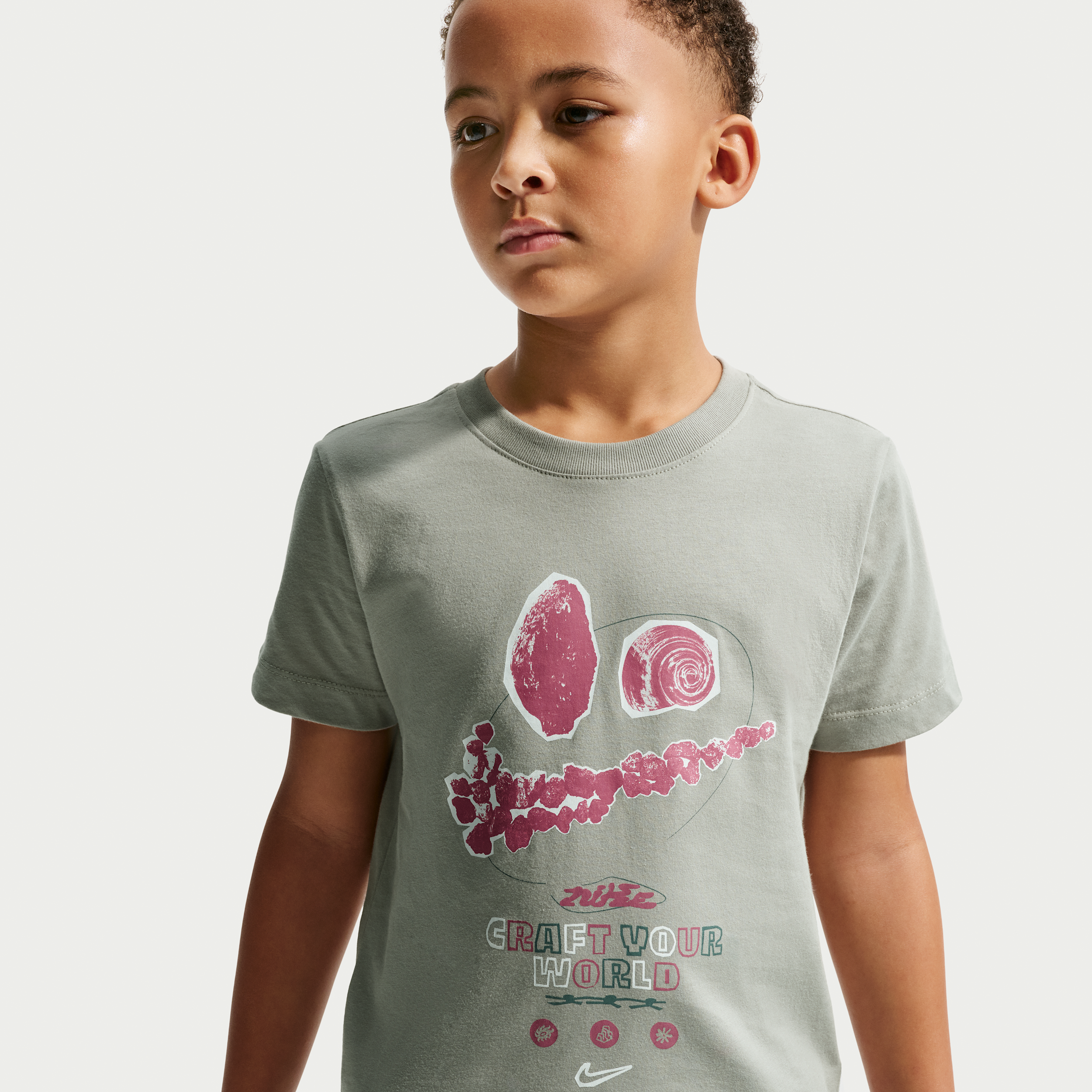 Nike Sportswear Big Kids' T-Shirt in Green | II0632-304